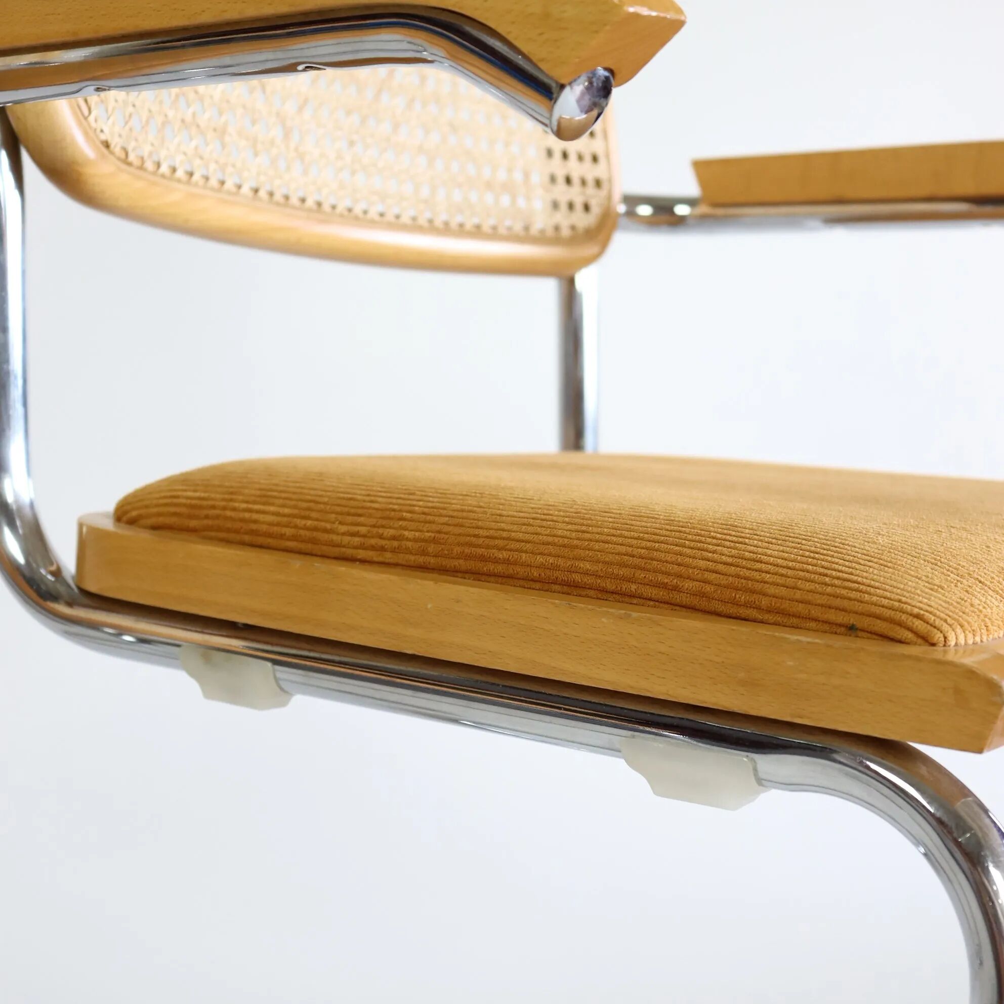 Paire de chaises B64