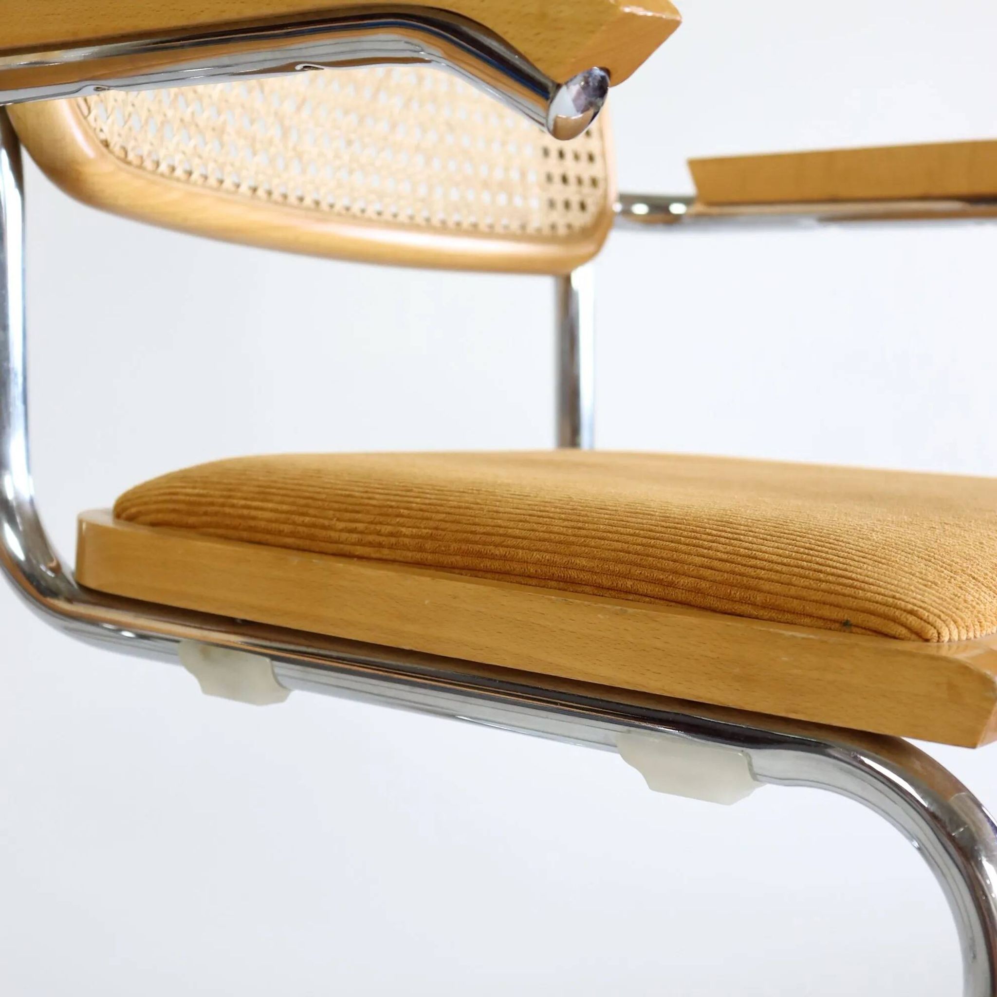 Paire de chaises B64