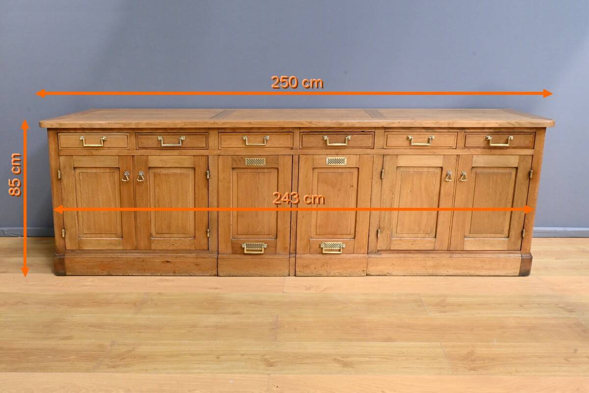 Important Oak Commercial Furniture – 1920
