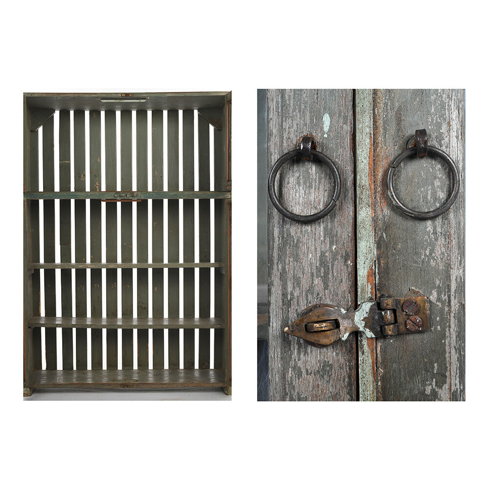 Vitrine en bois patiné