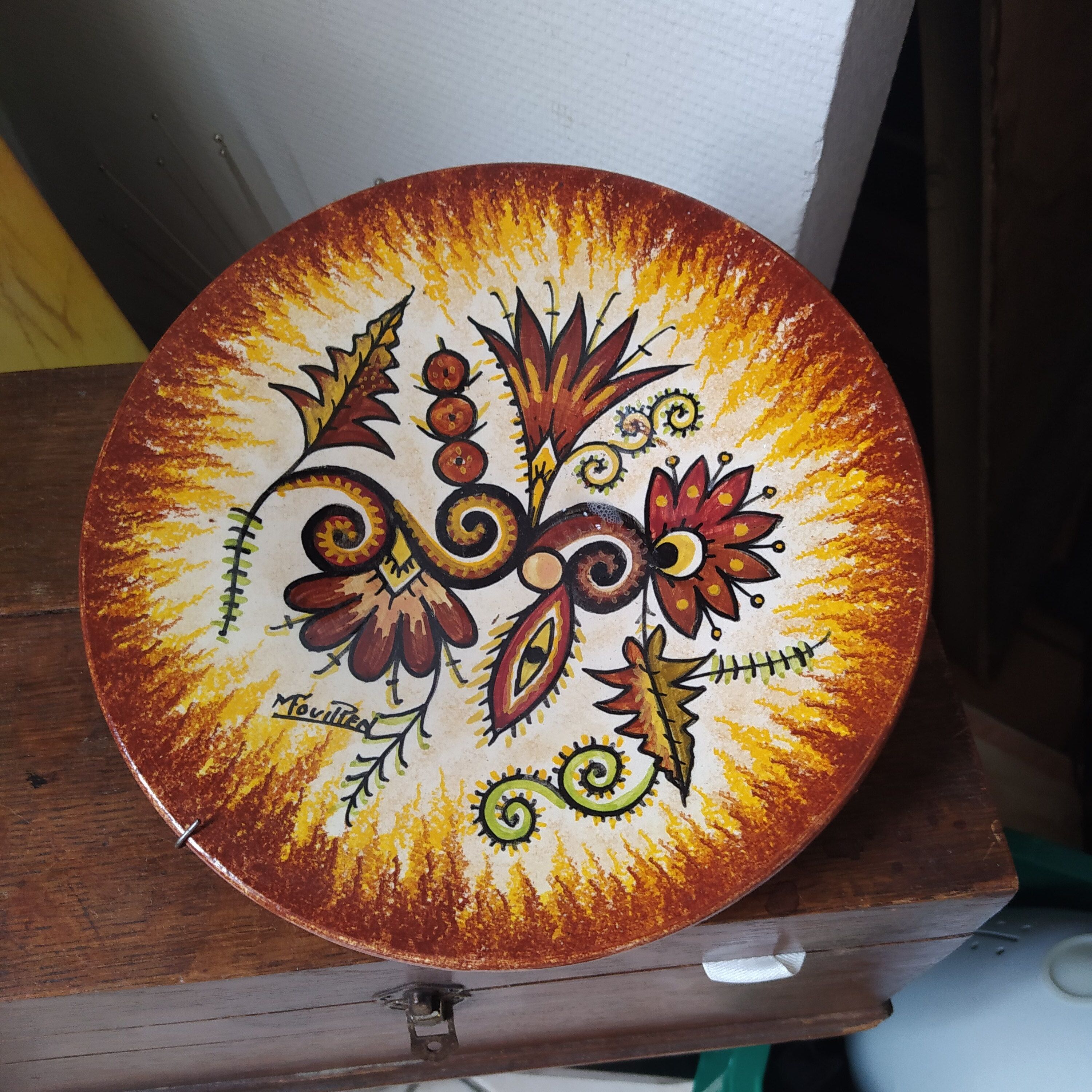 Old plate signed Maurice Fouillen Quimper