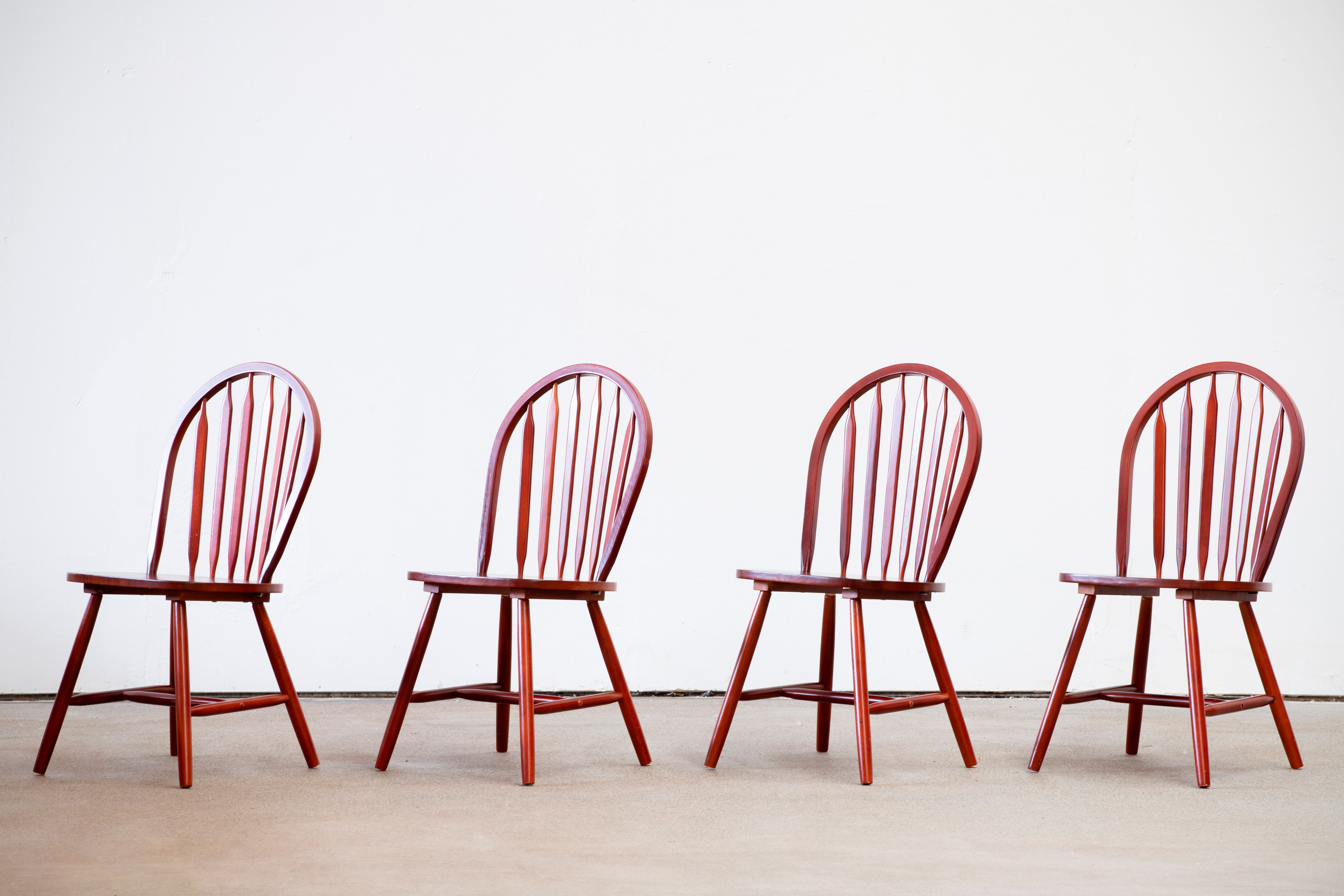 Série de 4 chaises scandinaves vintages