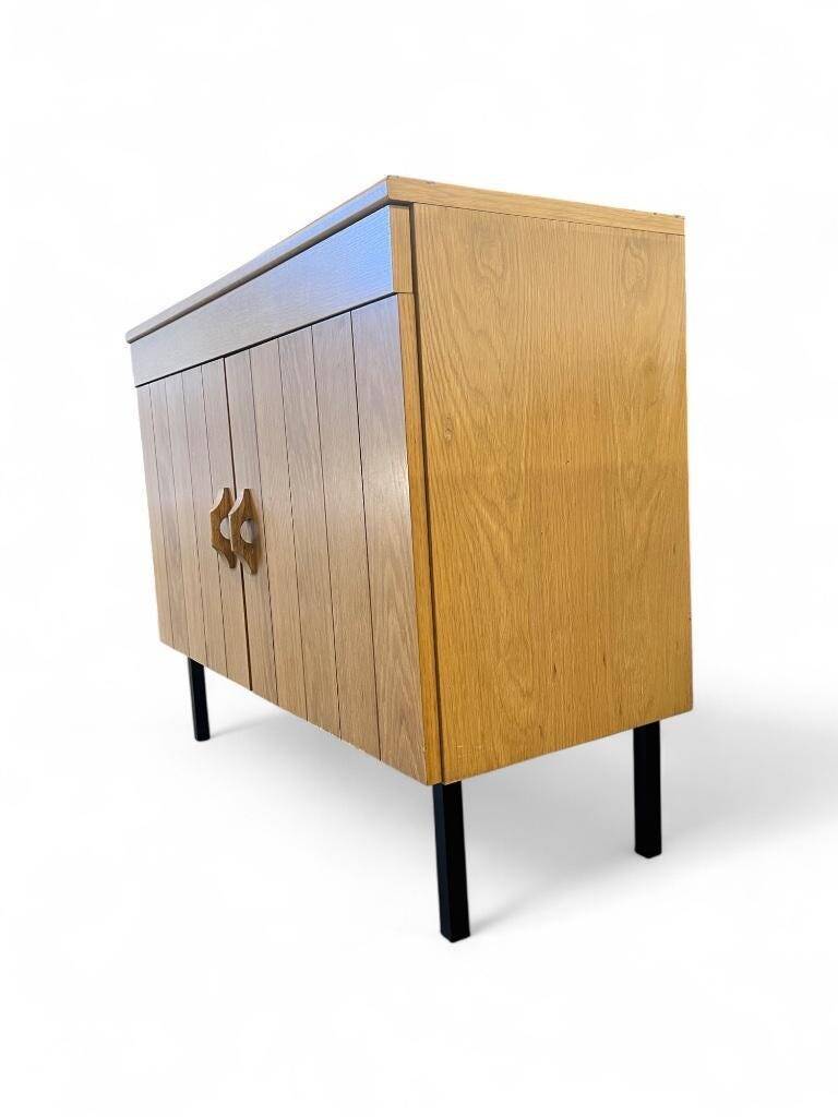 Vintage chest of drawers / cabinet with steel legs