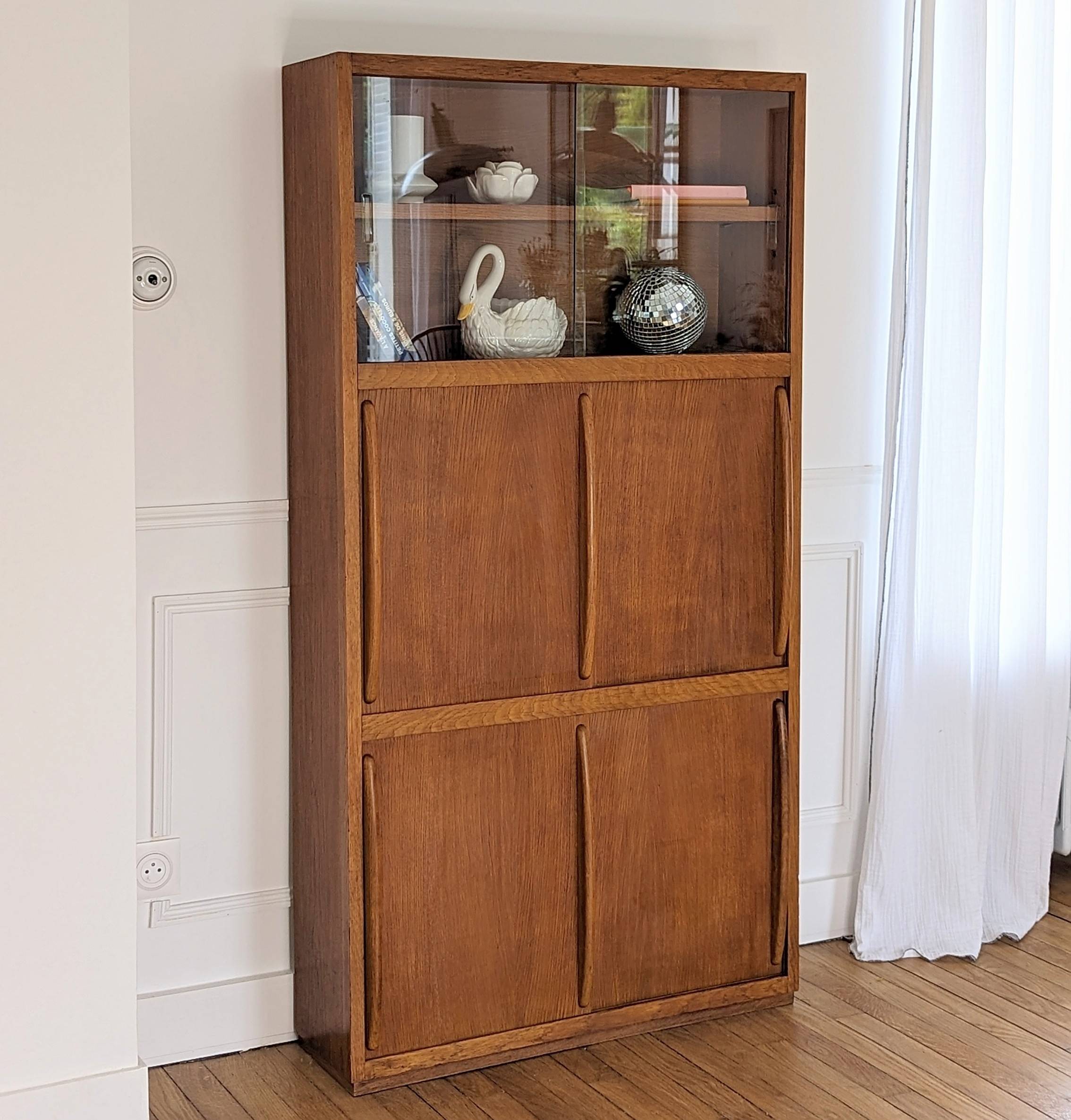 Vintage bookcase / display case