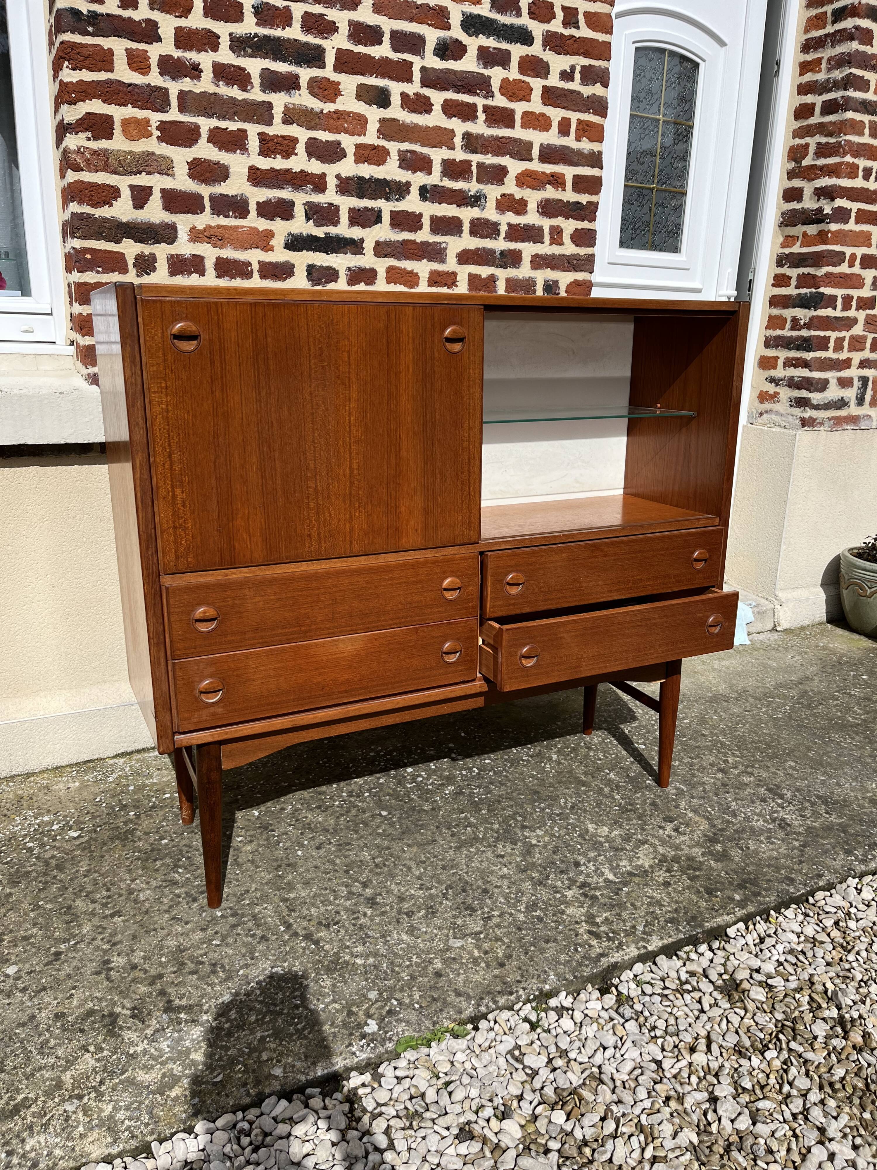 Scandinavian window dresser