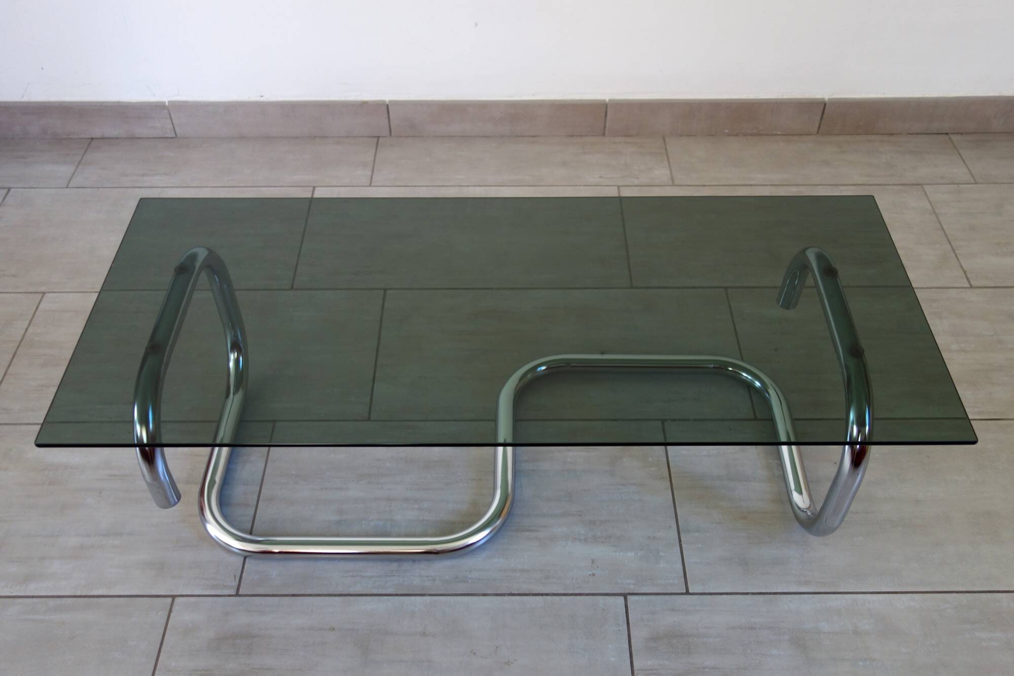 Table basse chrome et verre fumé space age 70's