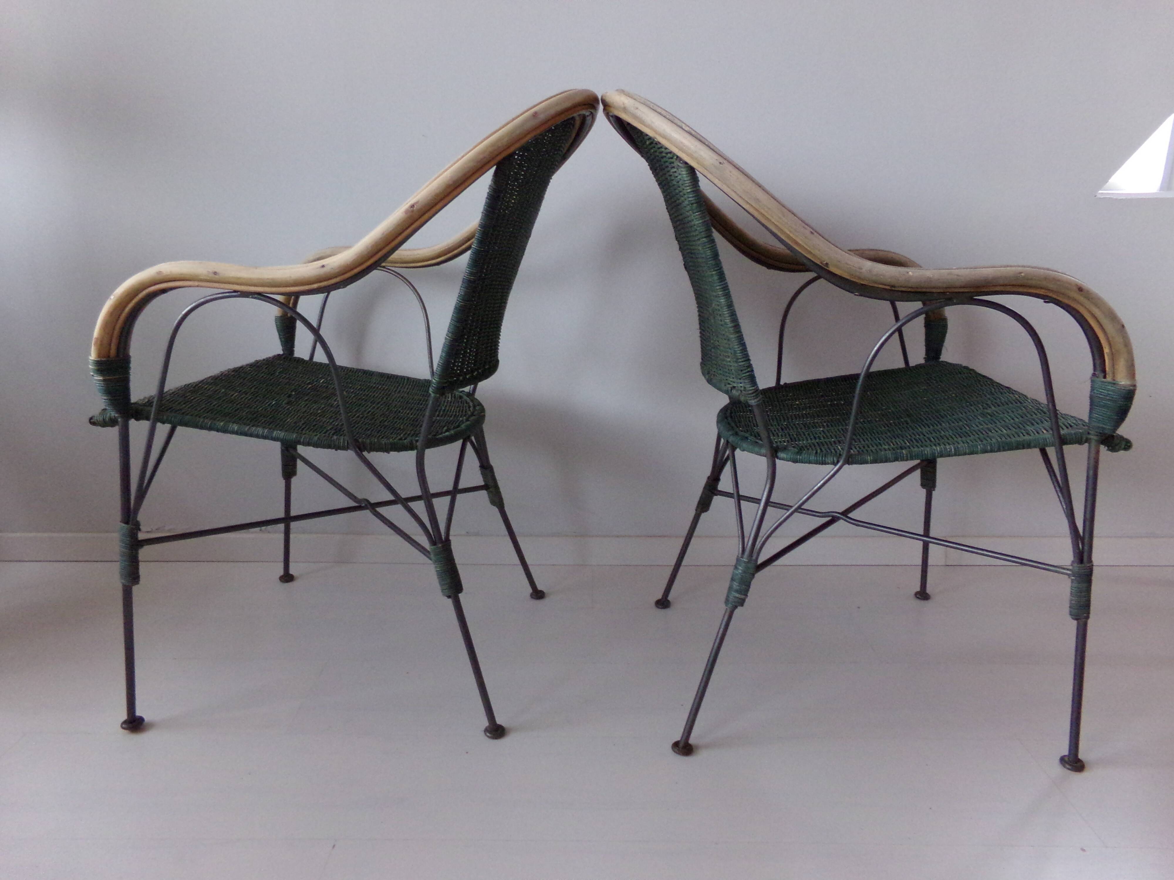 Duo de fauteuils anciens en fer forgé et osier
