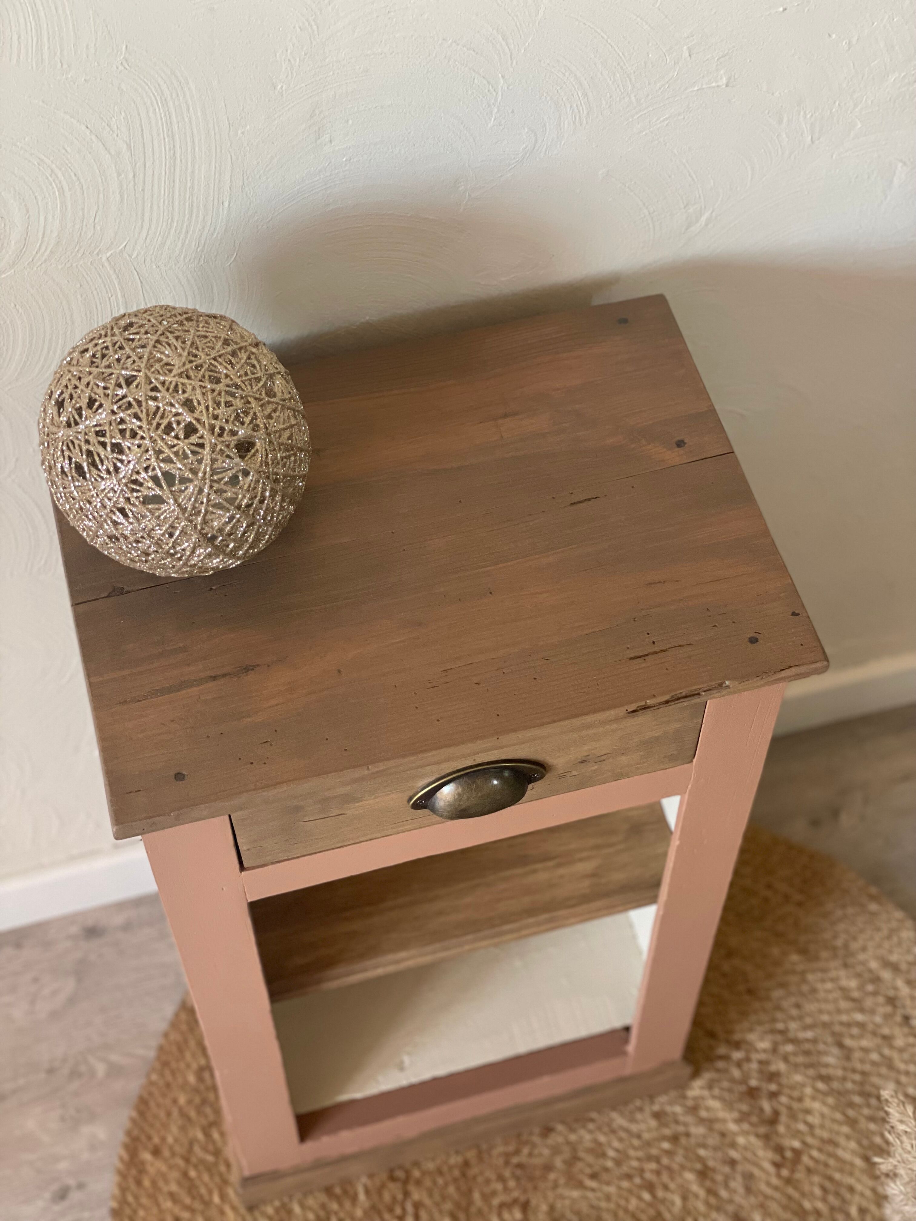 Oscar bedside table