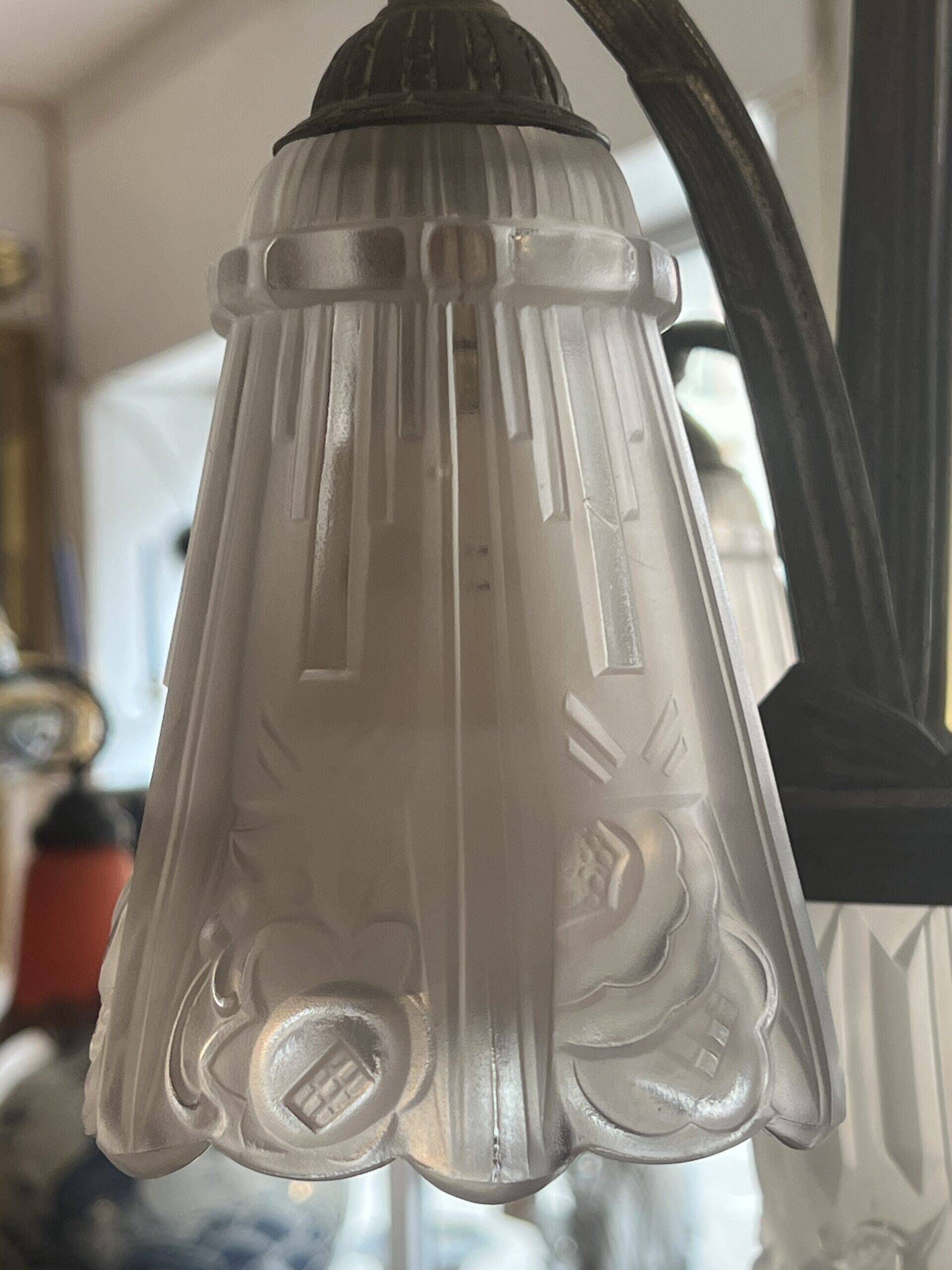 Pierre Gilles, beautiful art deco chandelier circa 1930 in bronze and molded glass