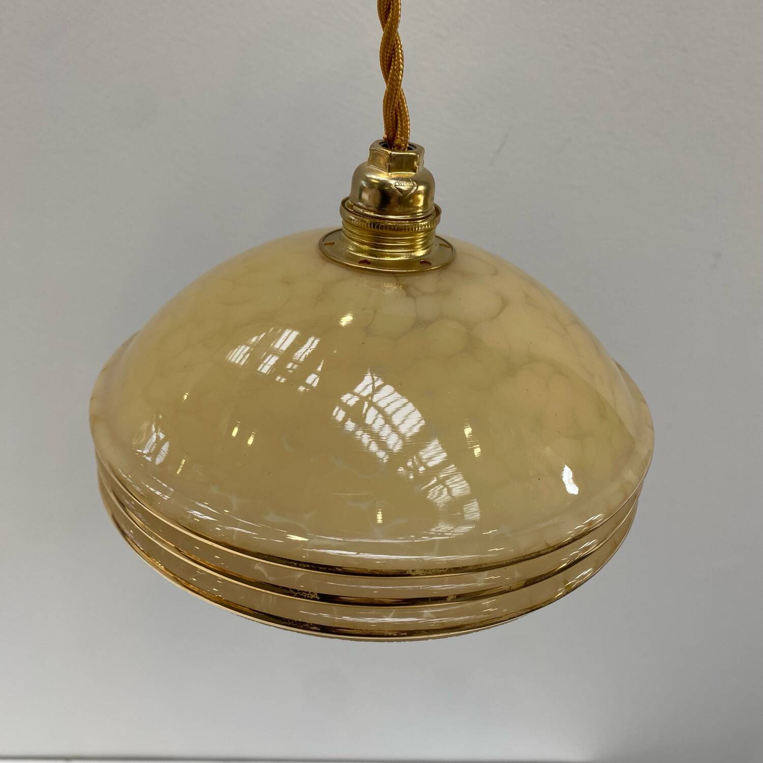 Suspension art déco en verre de Clichy jaune orangé