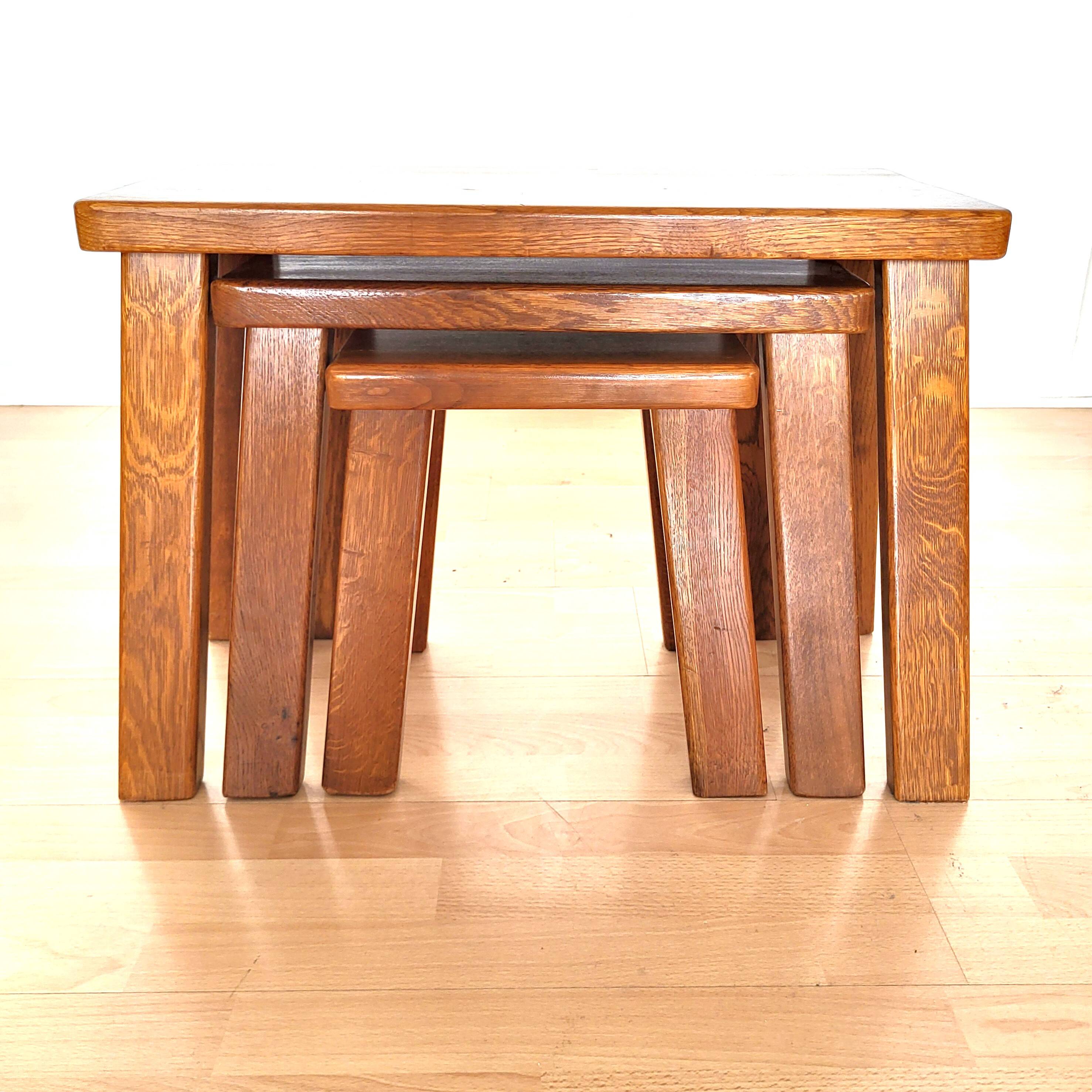 3 nesting tables in Brutalist style from the 70s in light oak.