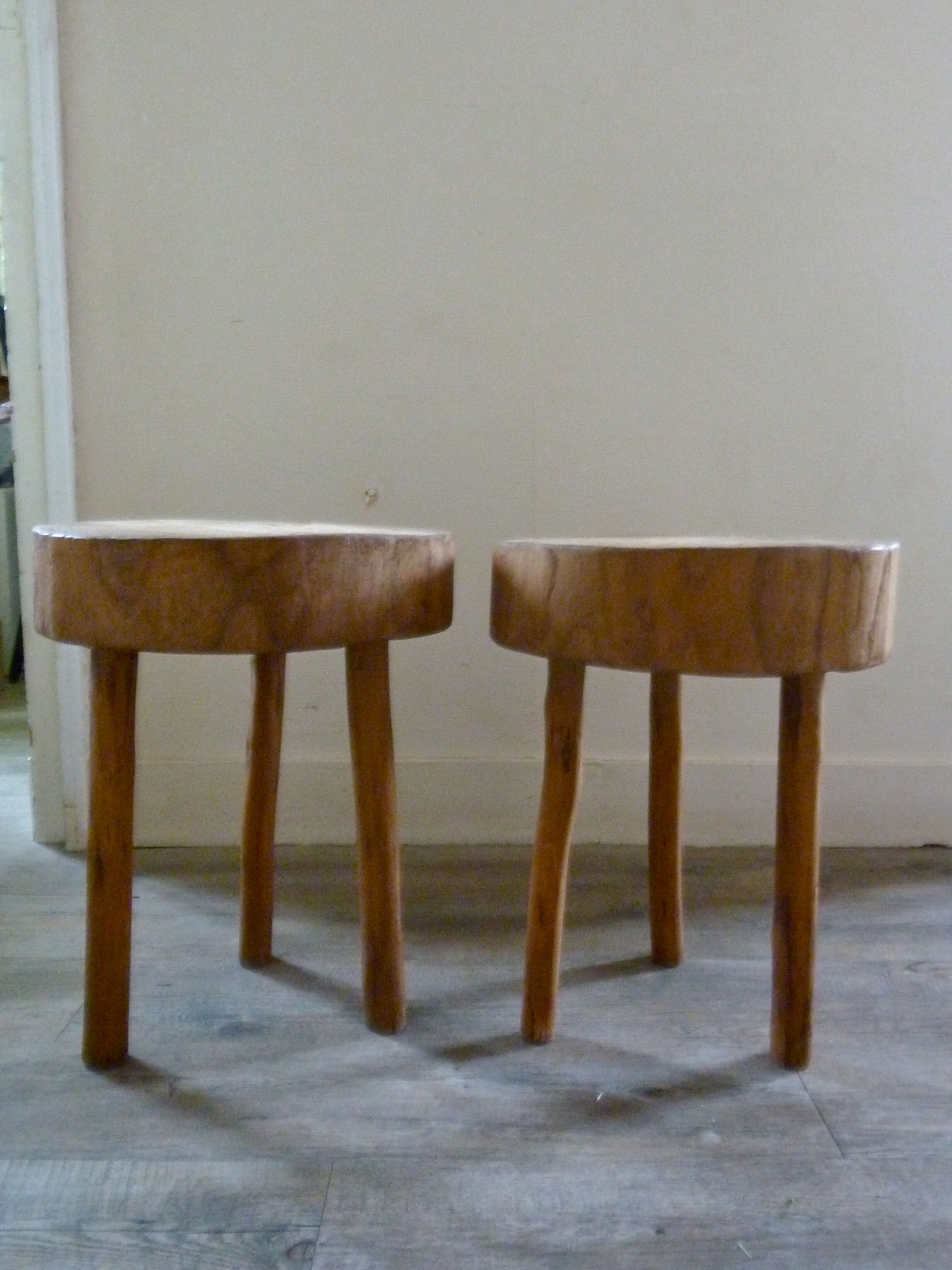 Pair of stools of tripod v with raw wood seat