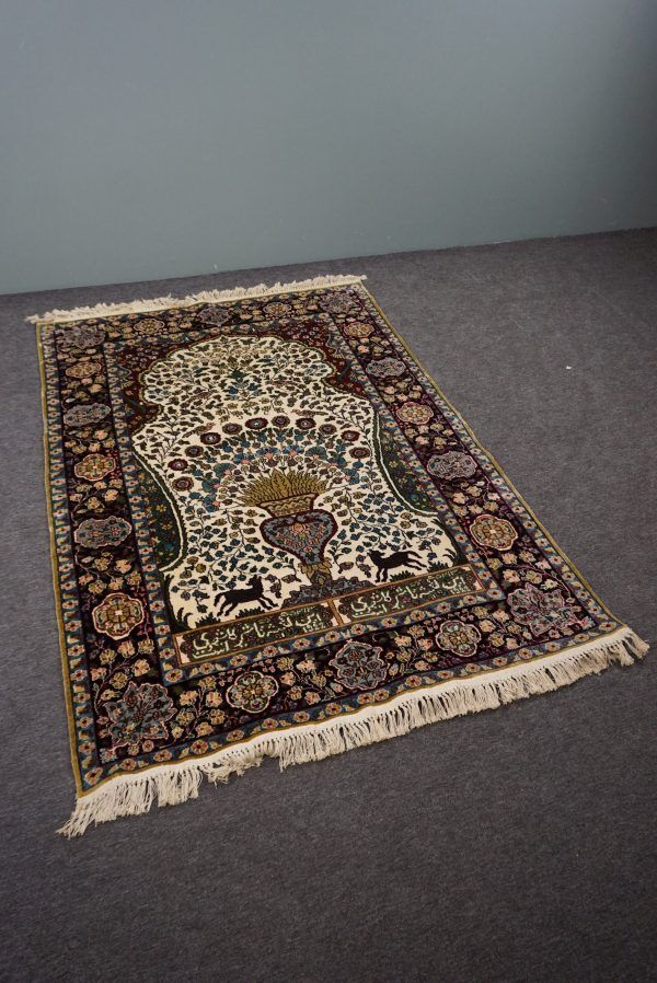 Oriental carpet in colorful silk, twentieth century 190x122cm