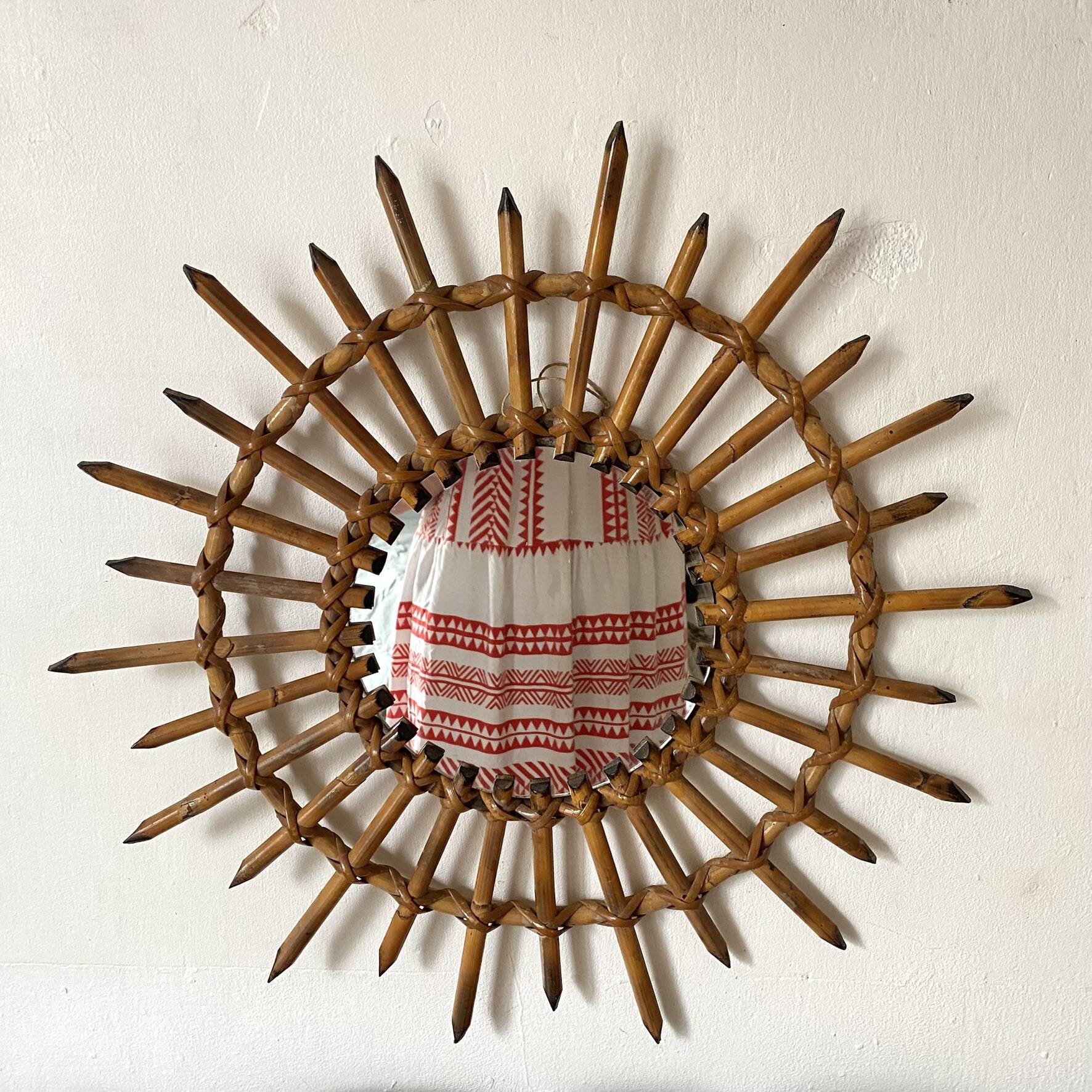 Miroir soleil en rotin années 60-70