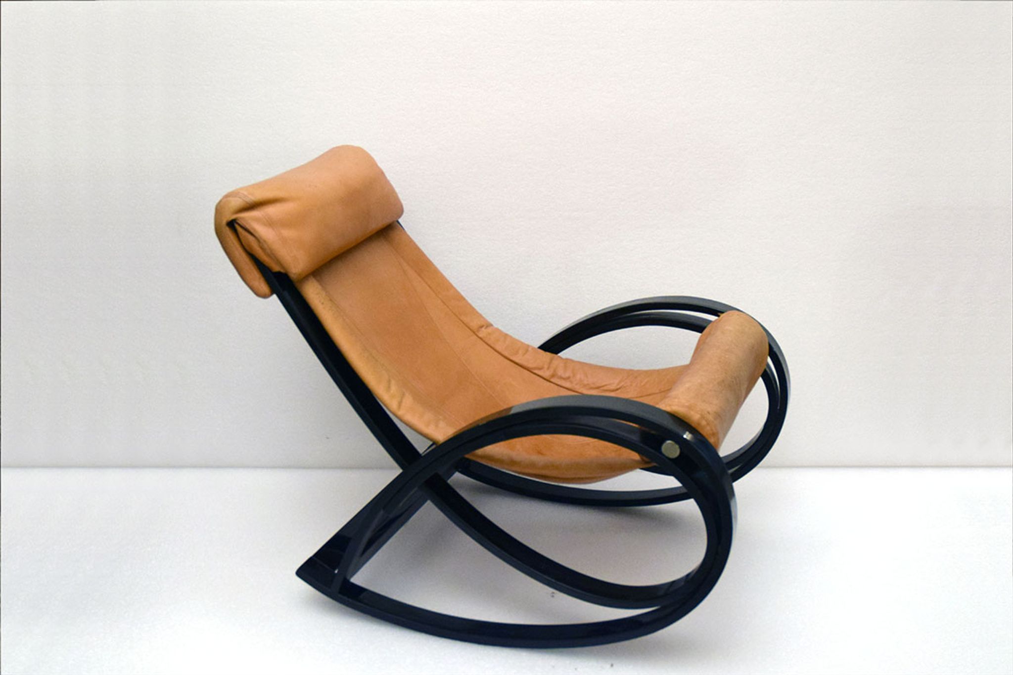 Sgarsul rocking chair designed by Gae Aulenti for Poltronova