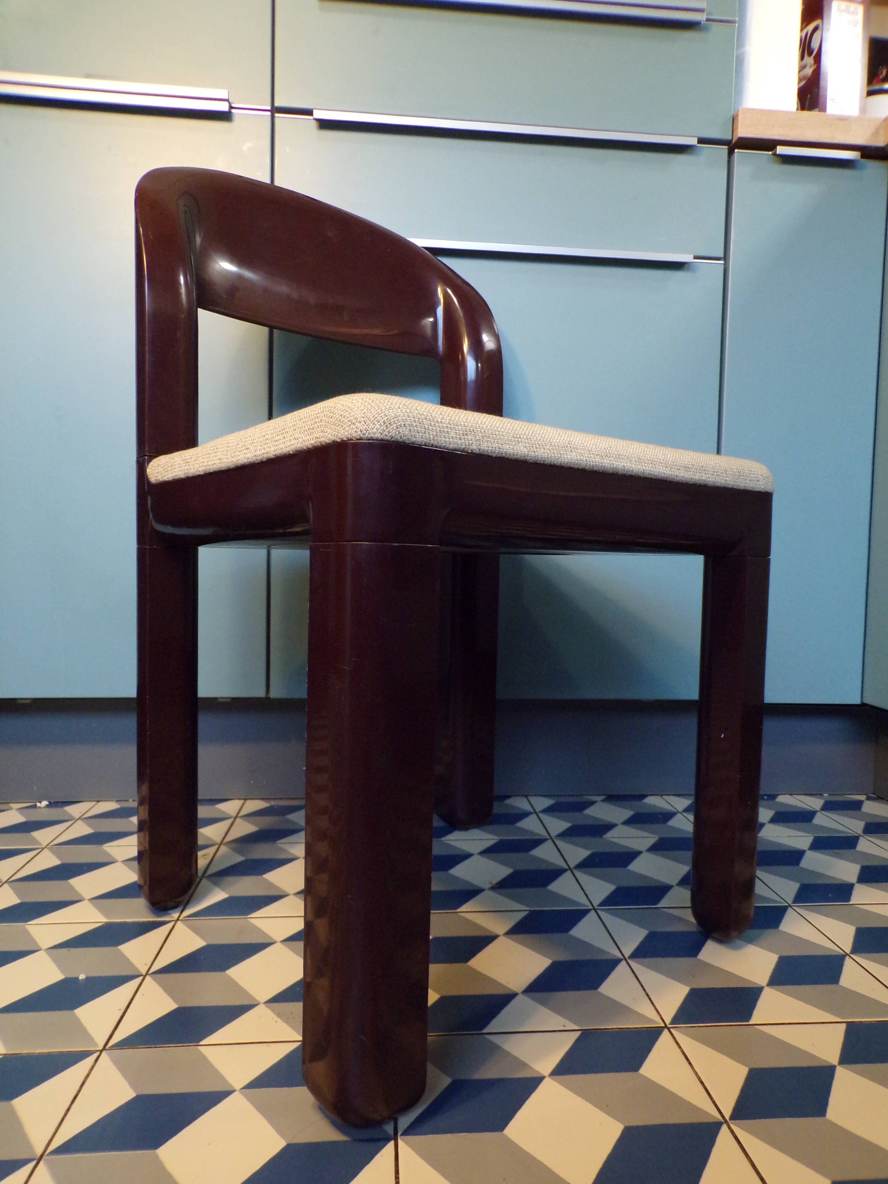 Chaise Joint par Luigi Massoni et Dino Pelizza pour Guzzini