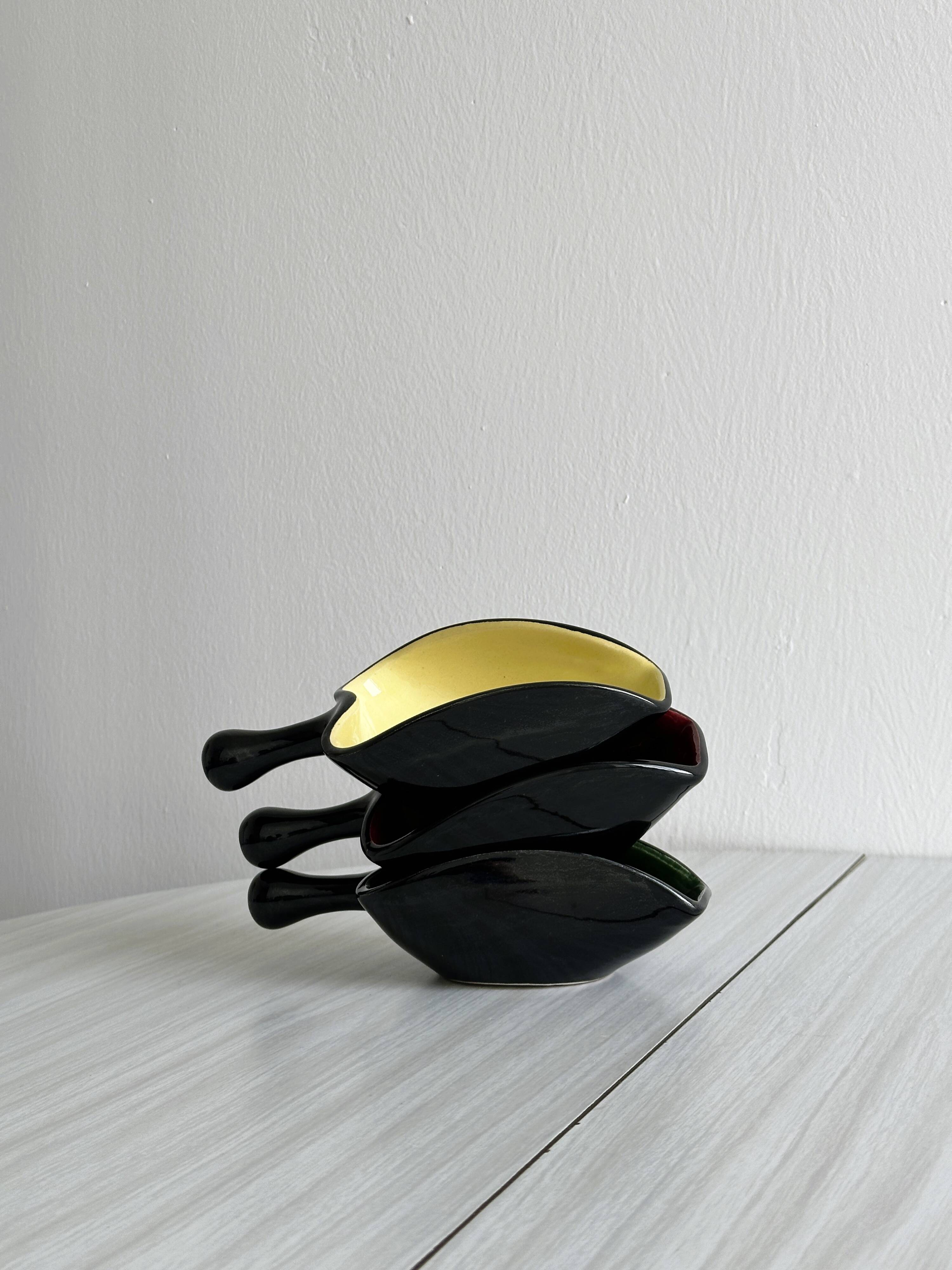 3 pepper-shaped cups