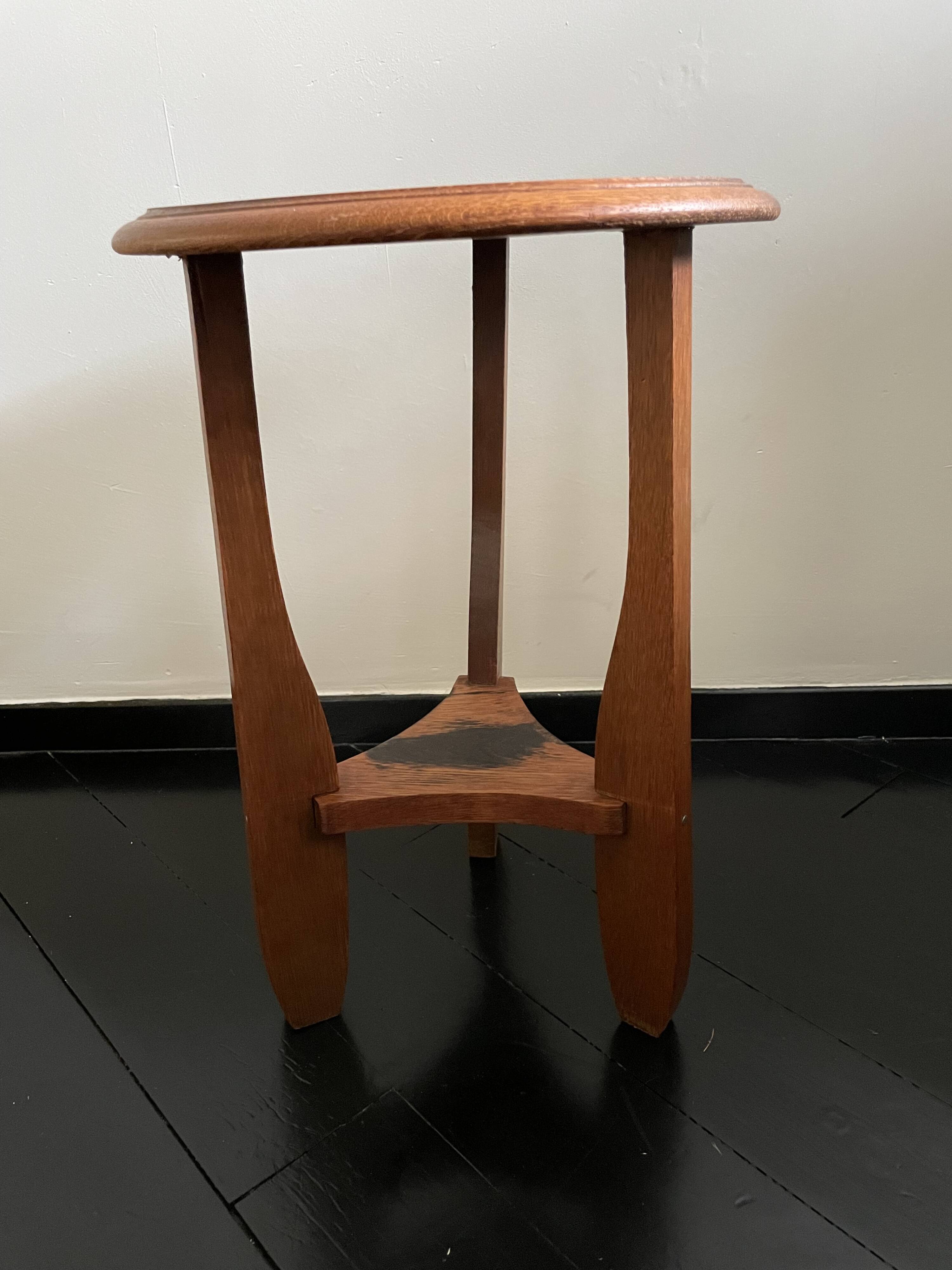 Art Deco, small, round oak side table. Amsterdamse school