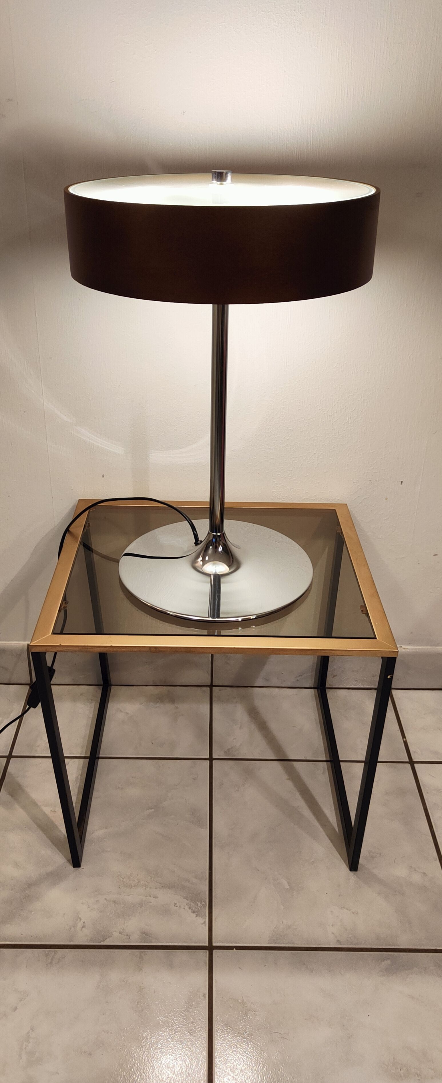Retro lamp foot tulip and wooden lampshade