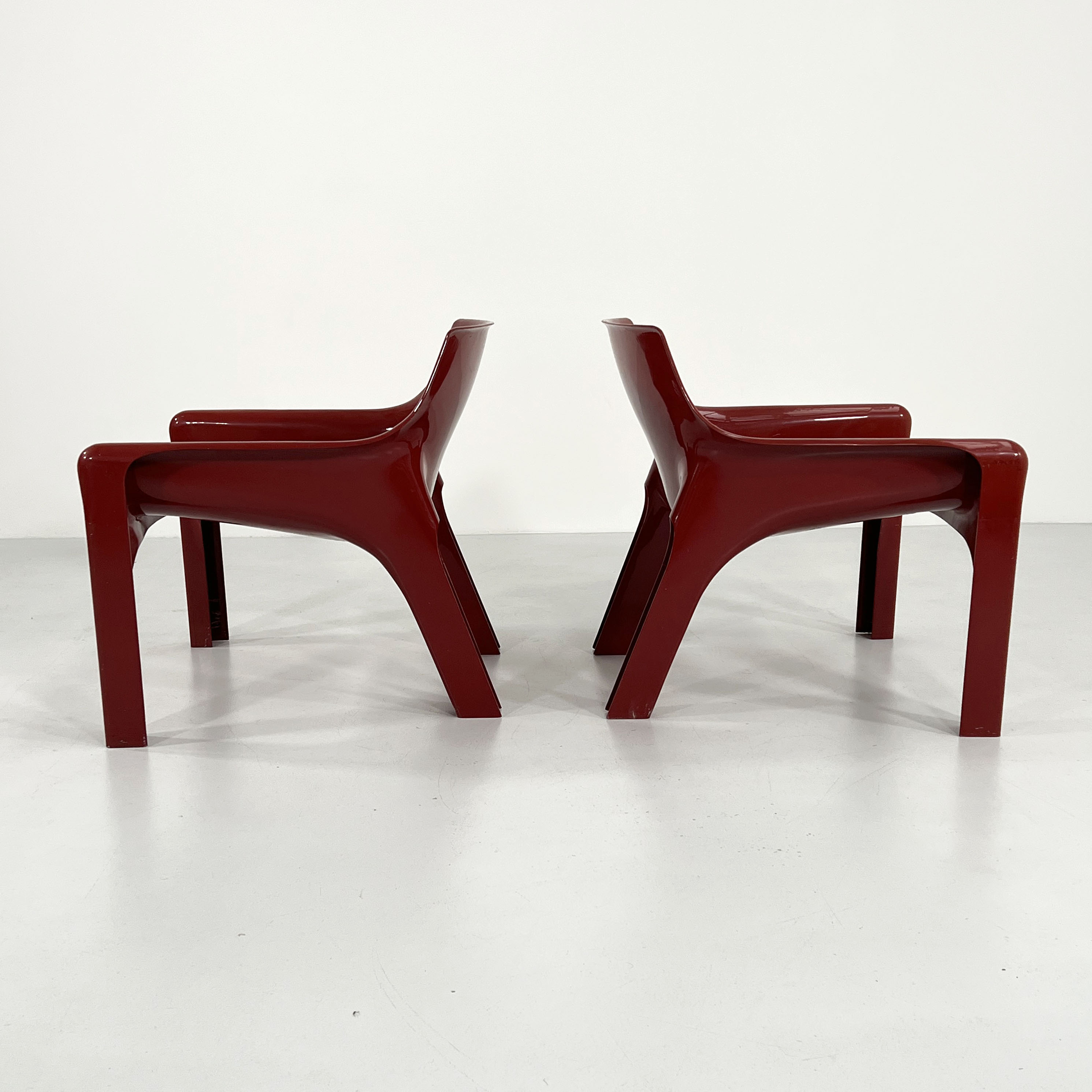 Pair of armchairs vicario bordeaux by Vico Magistretti for Artemide, 1970