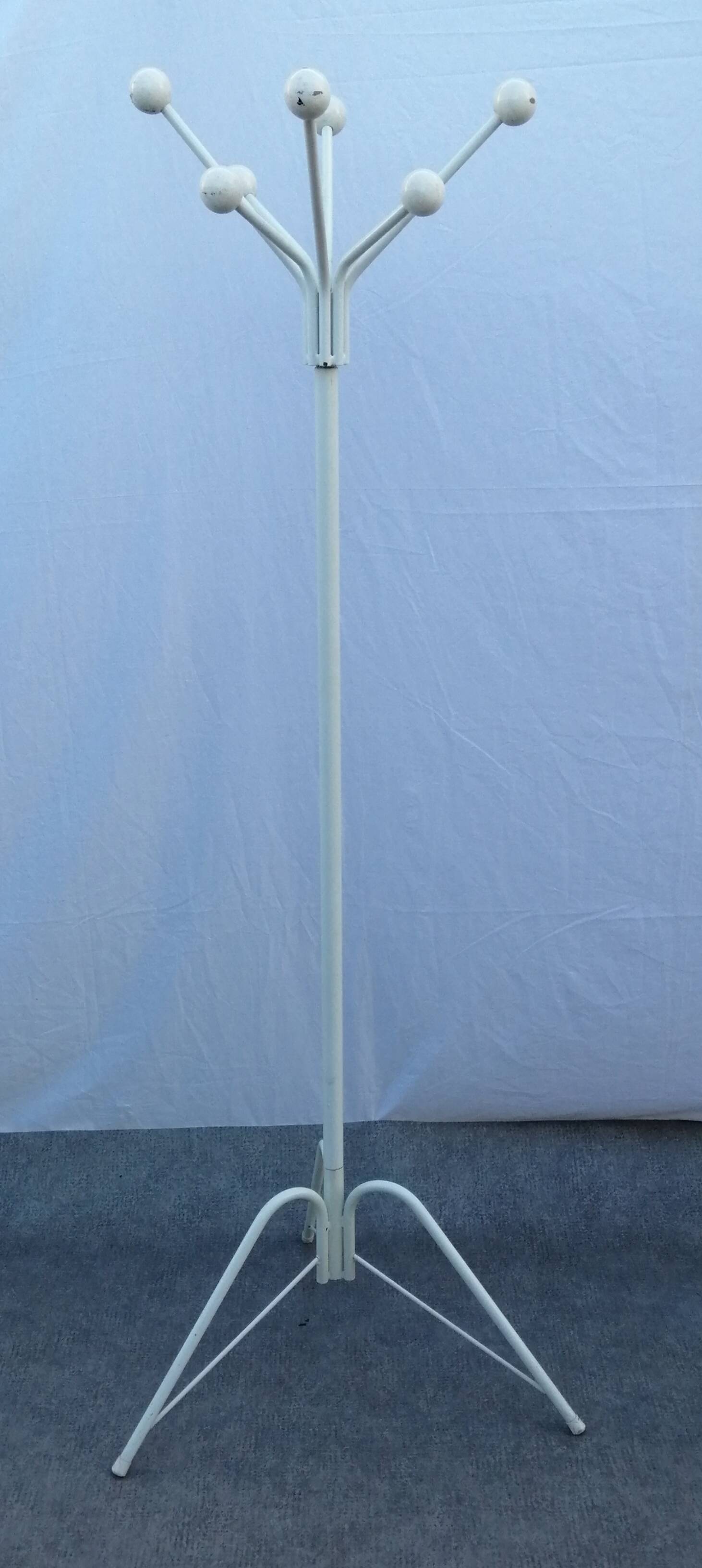 1960s metal parrot coat rack, white, tripod, 8 wooden balls