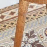 Tabouret tripode ancien en bois – assise demi-lune rustique