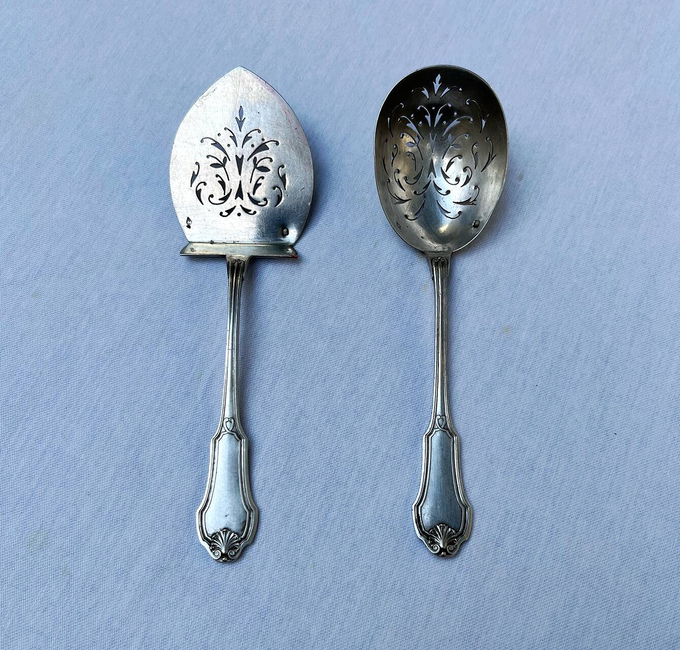 Pelle et cuillère saupoudreuse