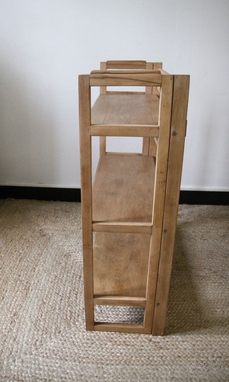 Folding wooden bookseller shelf