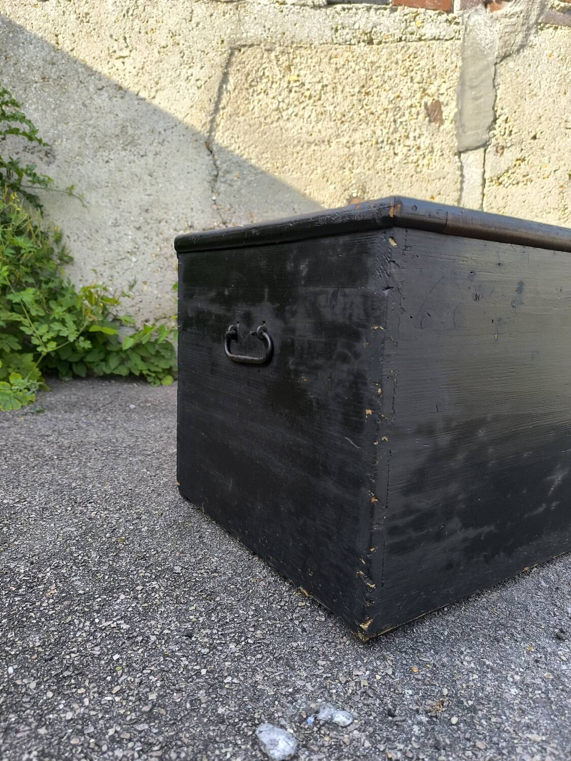 Wooden transport trunk from the 1930s