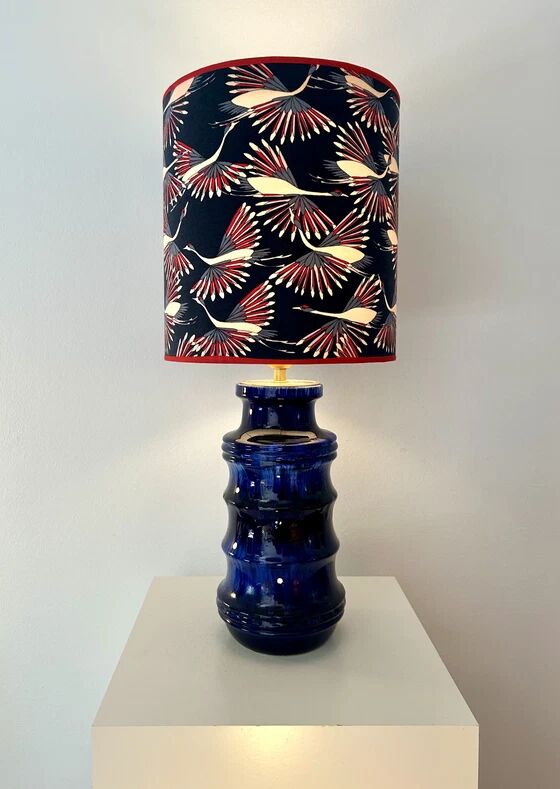 Large vase lamp from the 70s with expressive enamel and pagoda shape.