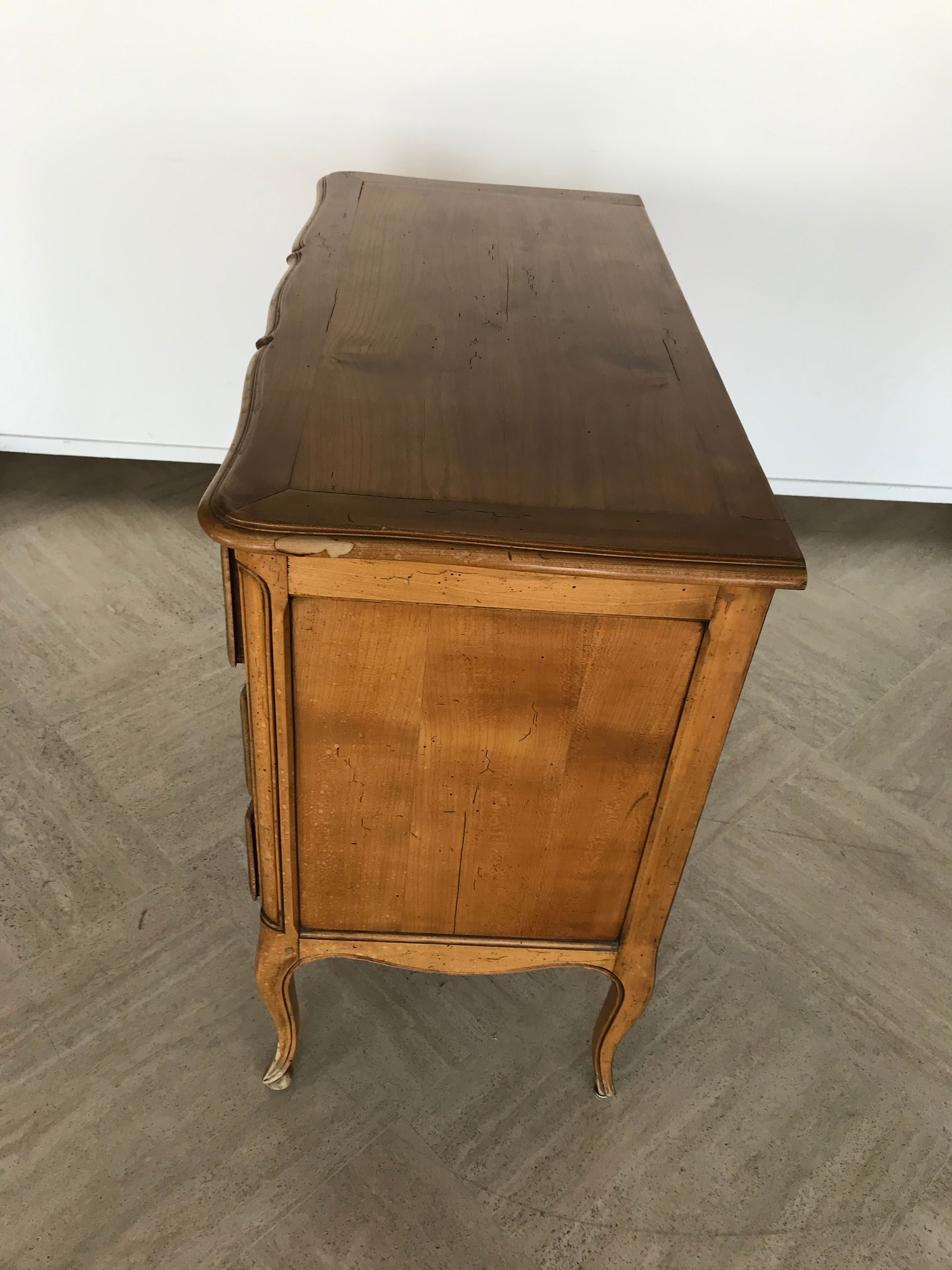 Three-drawer Louis XV-style dresser
