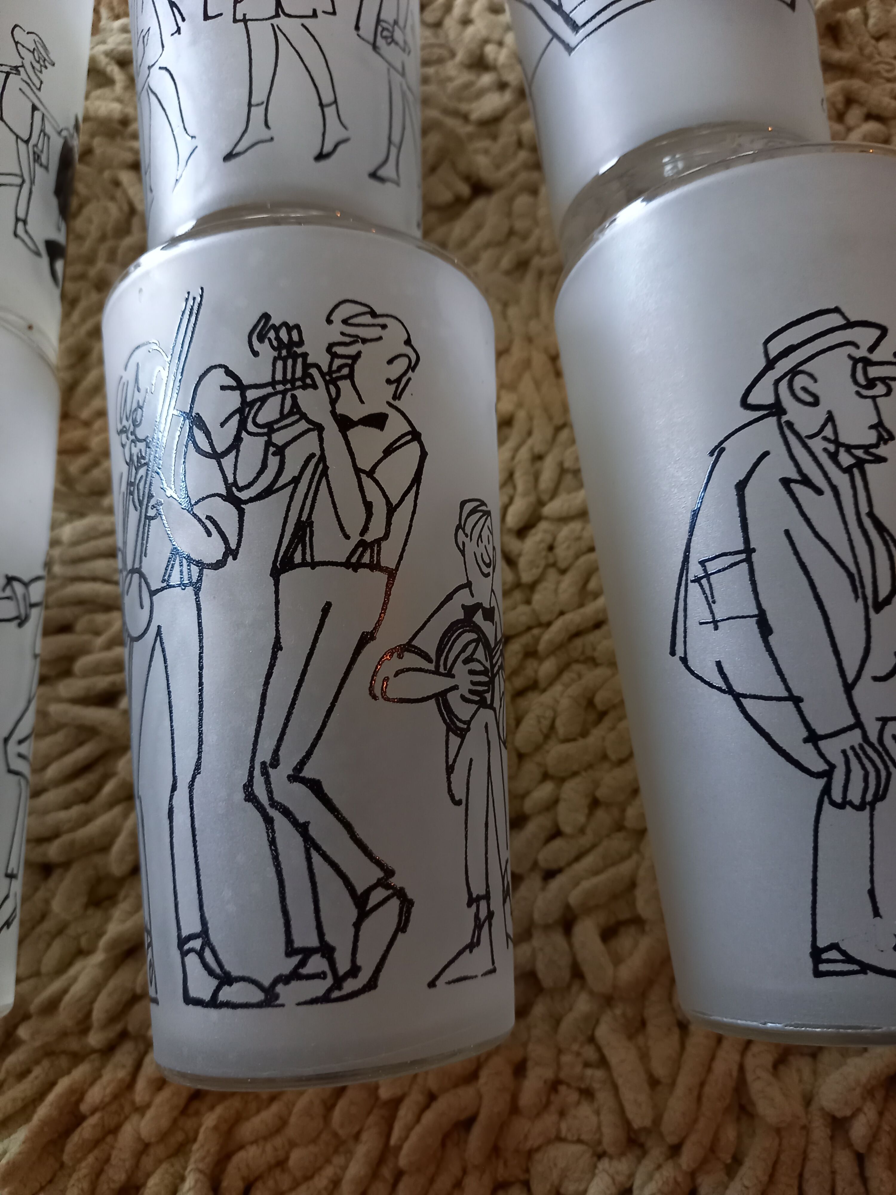 6 glasses illustrated by Cabu