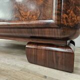 1930s Art Decò display cabinet in walnut and walnut root