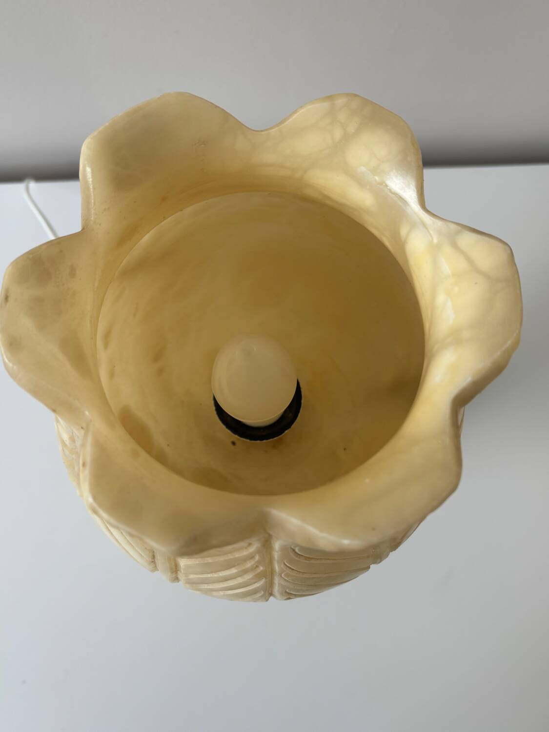 Tulip lamp in alabaster