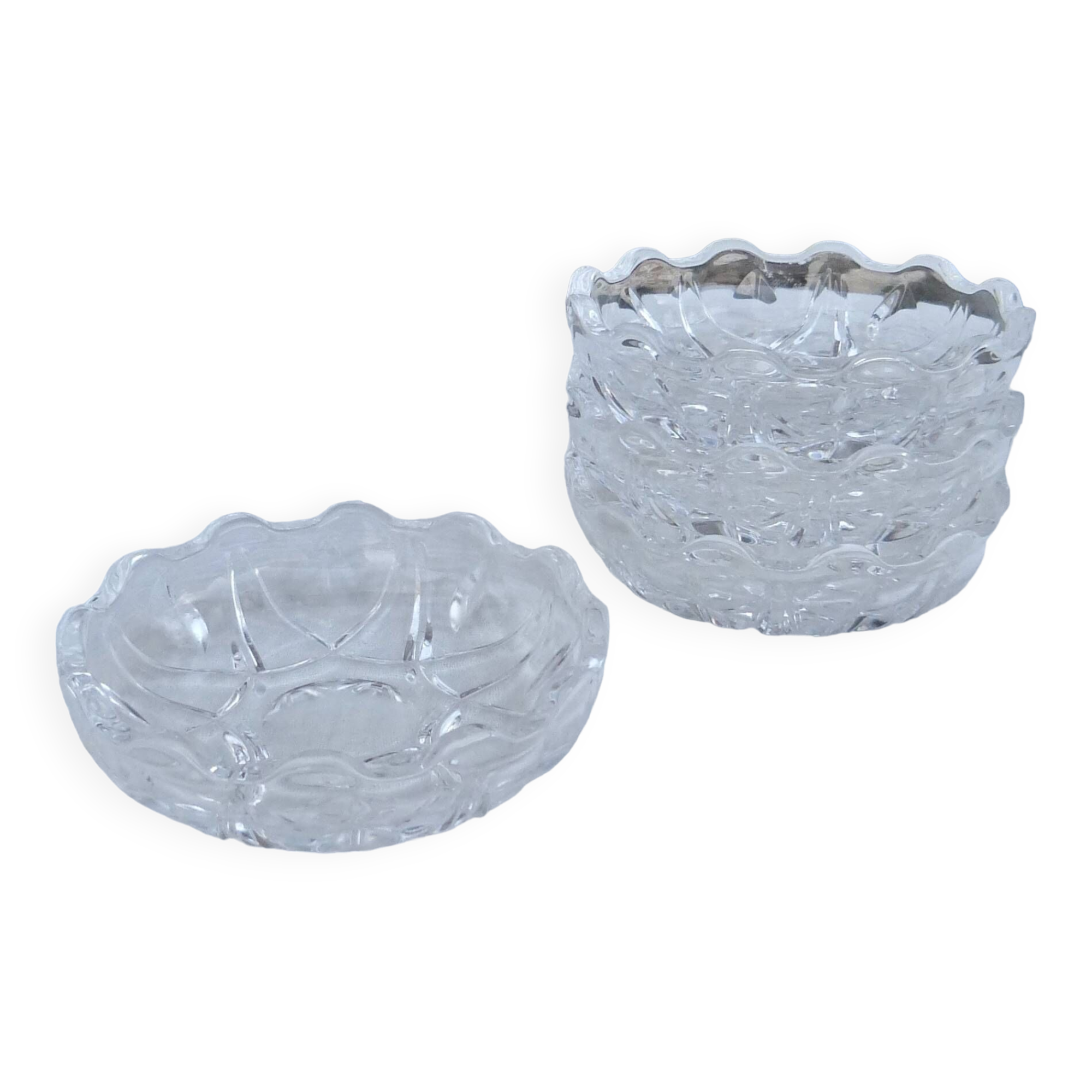 Set of 4 XS cut glass bowls
