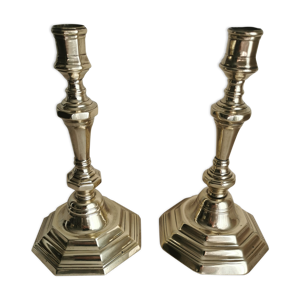Paire de bougeoirs en bronze poli
