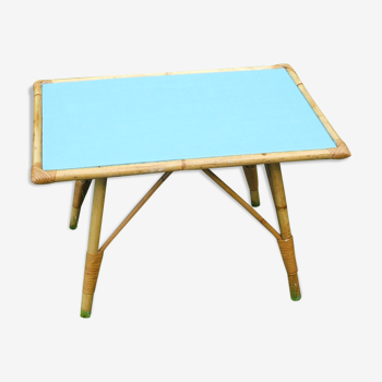 Table basse en rotin bleu