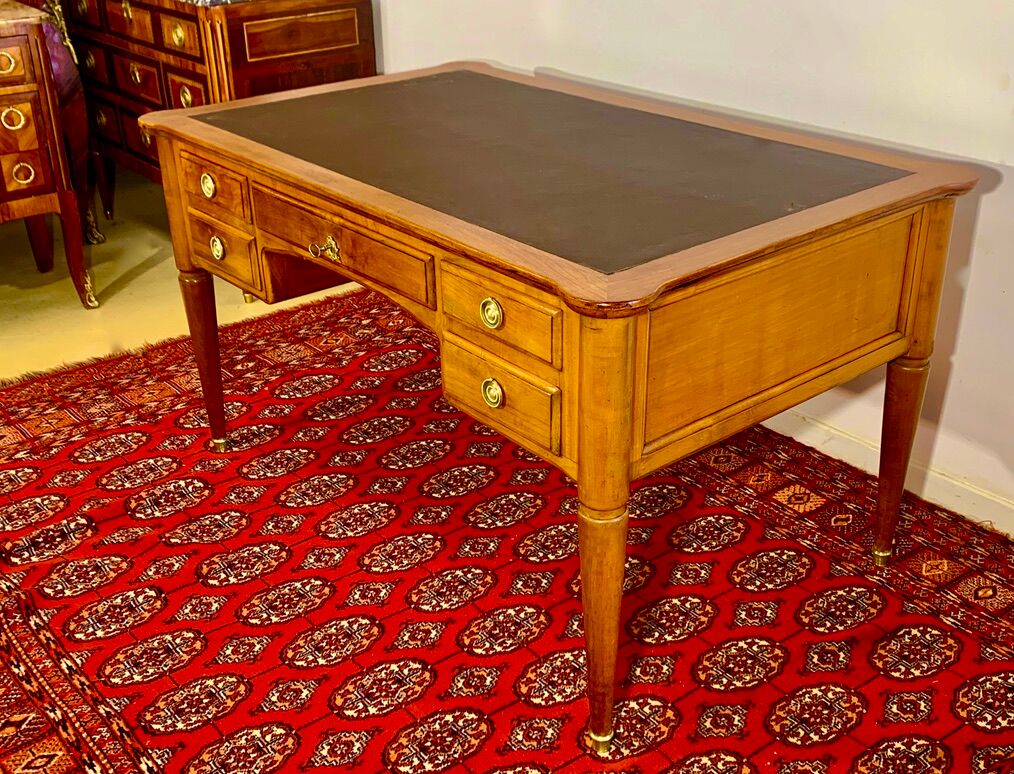 Louis XVI desk in cherry wood and gilded bronzes