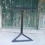 Design pedestal table