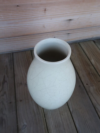 Ecru earthenware vase