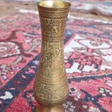 Chiseled brass vase with foliage decoration. Indian craftsmanship from the 19th century.