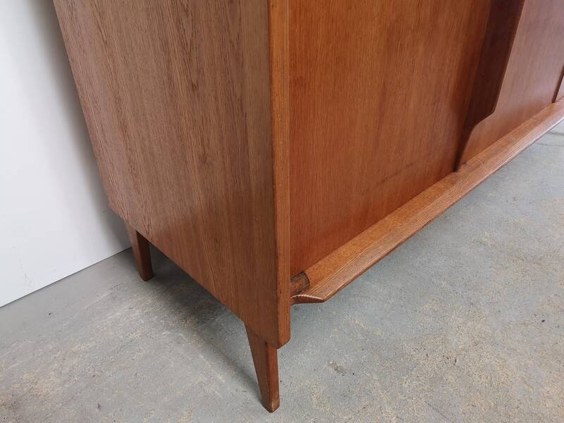 Wardrobe compass feet