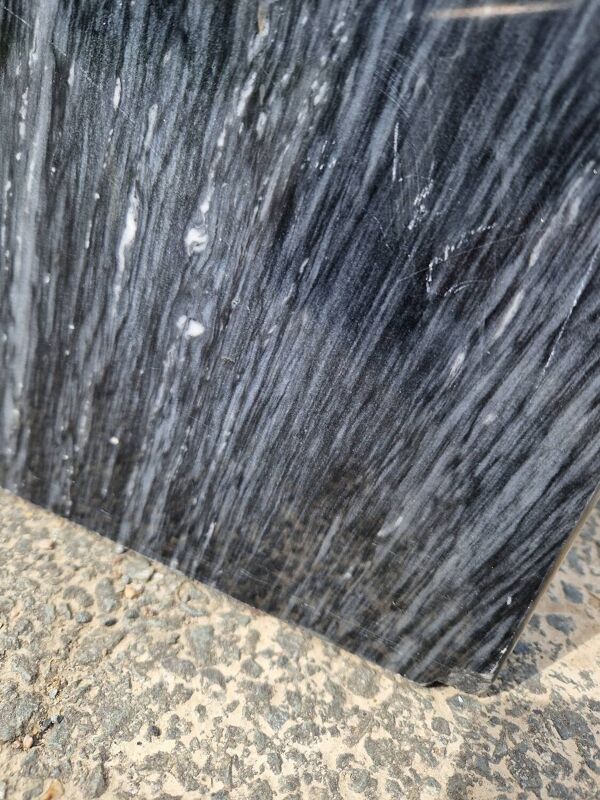 Table basse sculpturale vintage en marbre et verre année 80