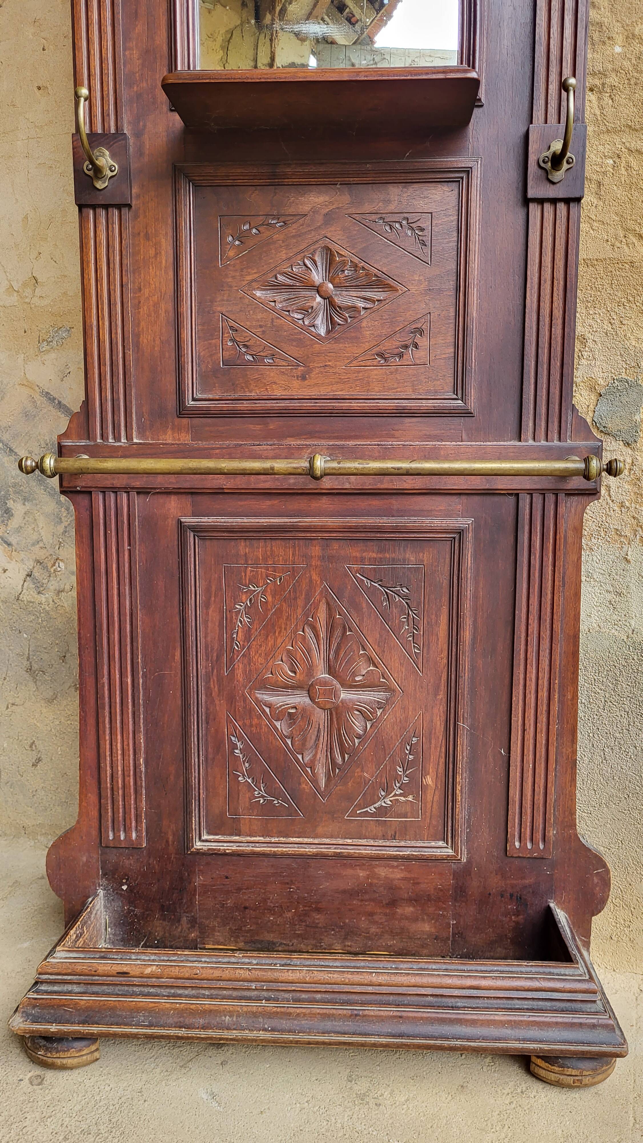 Wooden entrance cloakroom 1900