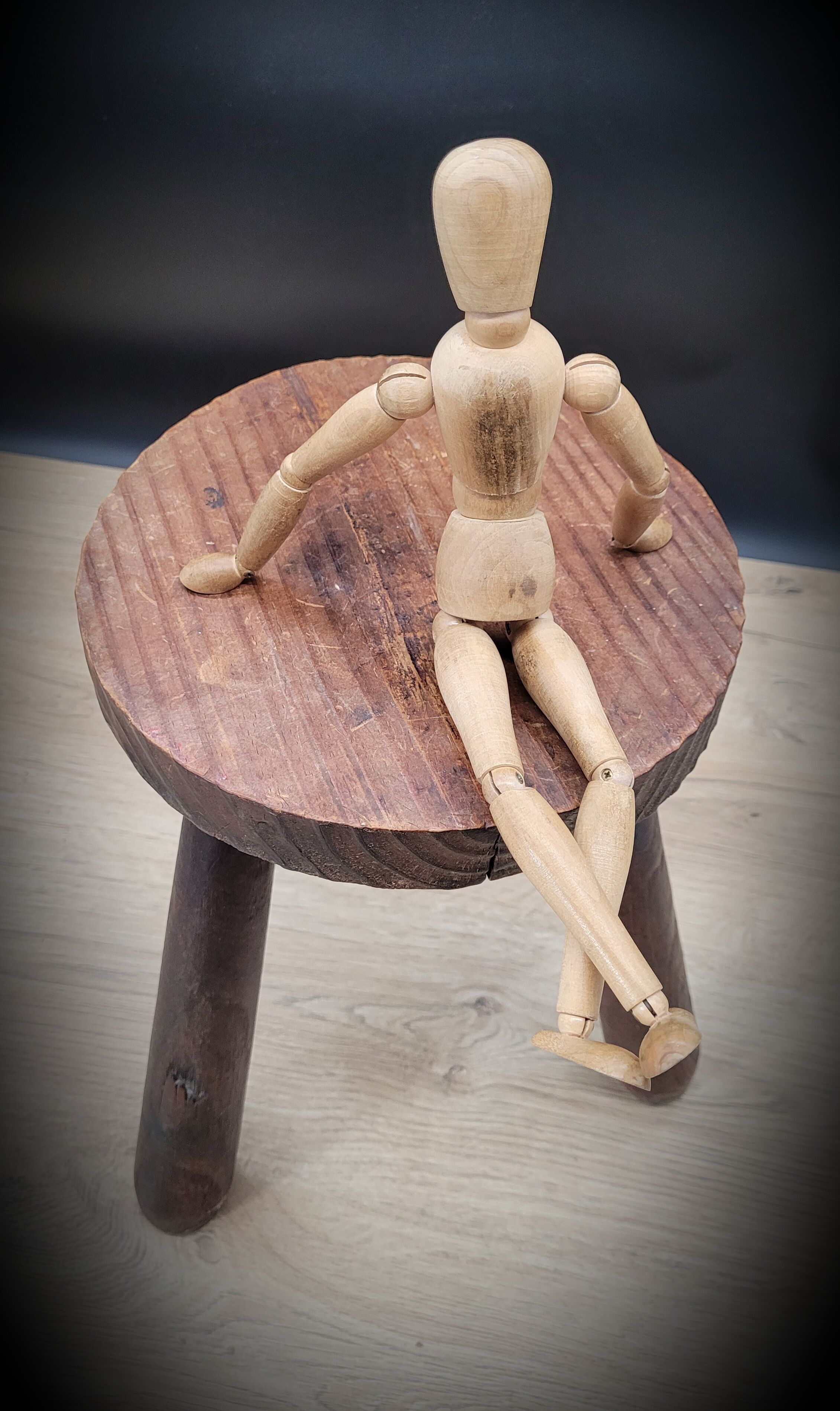 Low stool tripod feet pencil