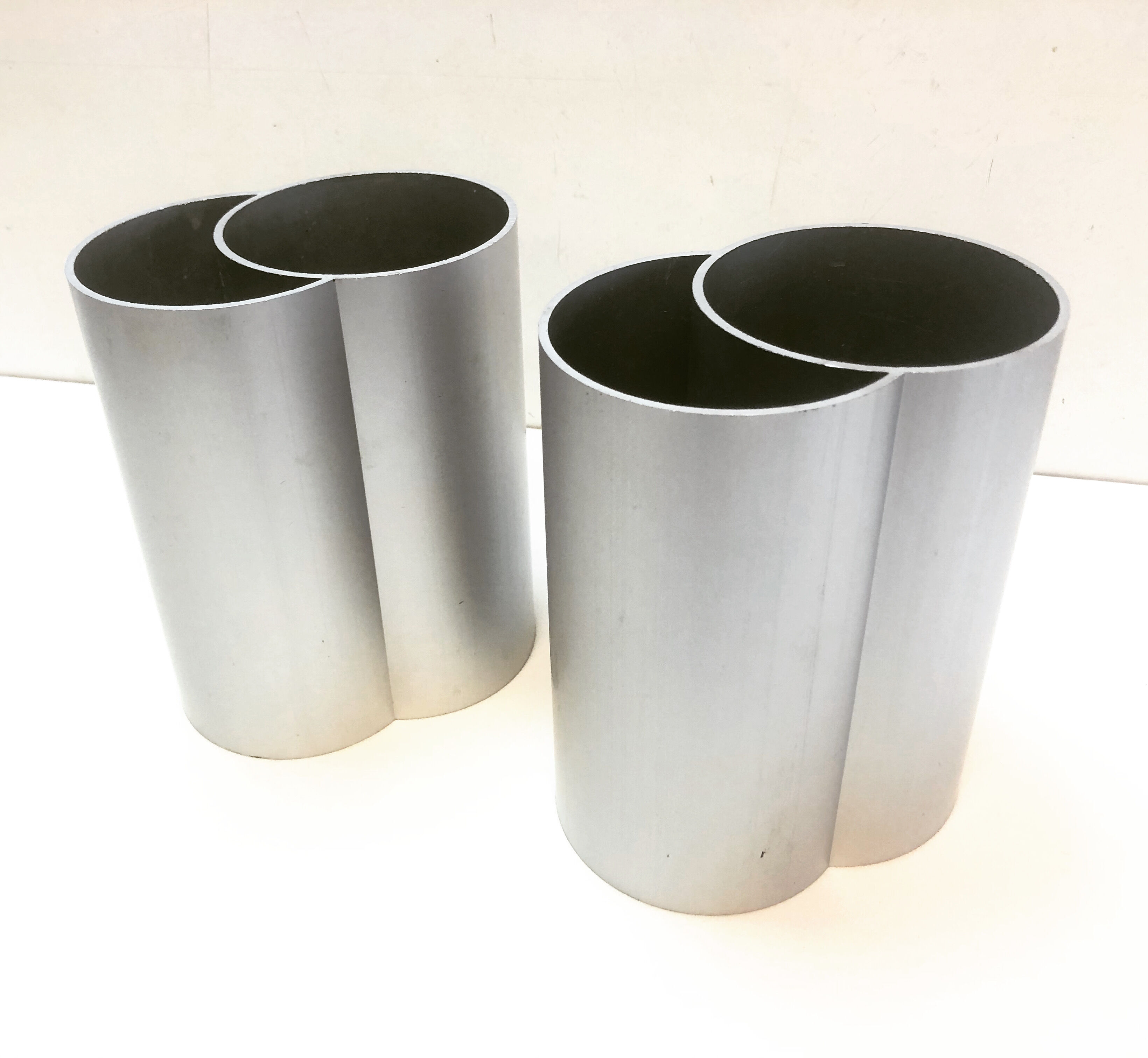 Pair of minimalist vase, 70s