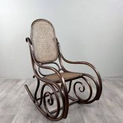 Fauteuil à bascule en bois courbé de style Thonet, XXe Siècle
