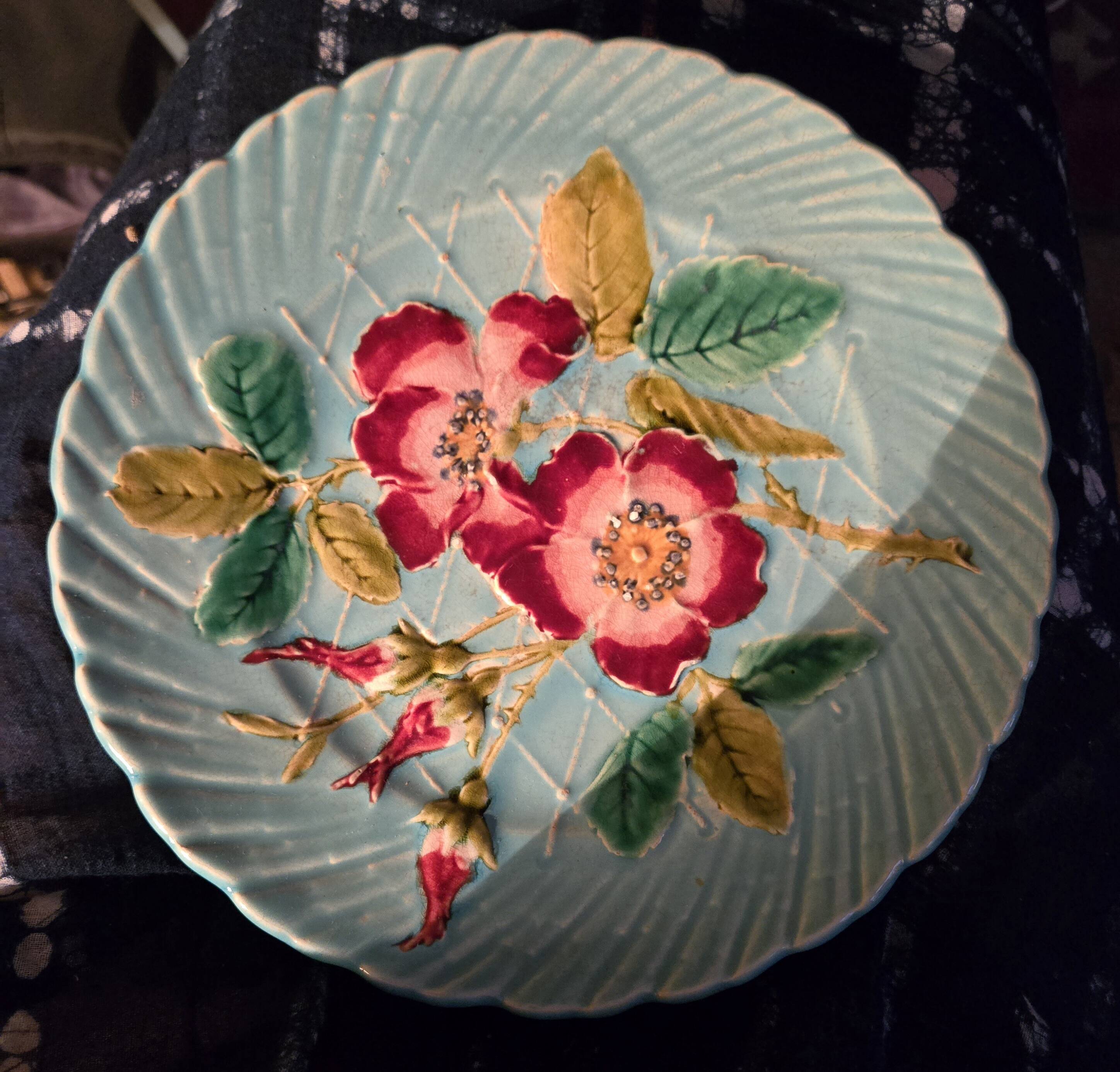 Sarreguemines plates majolica with pink wild roses