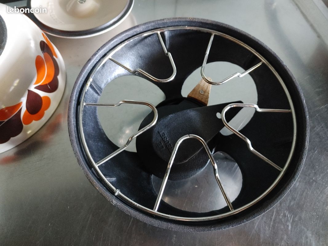 Complete fondue set from the 70's in cast iron - le creuset