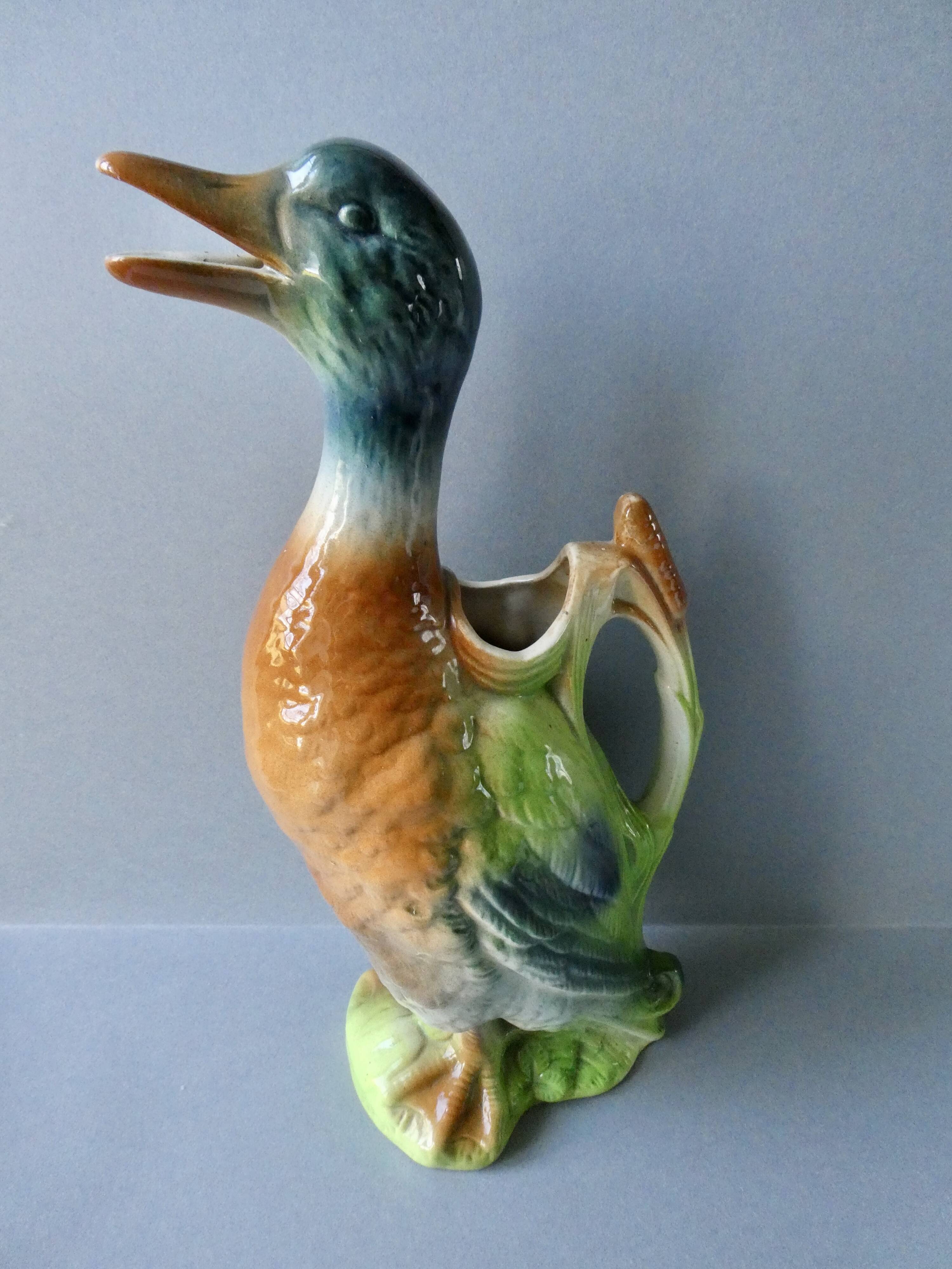 Pitcher in duck-shaped dabbling, Saint Clement France